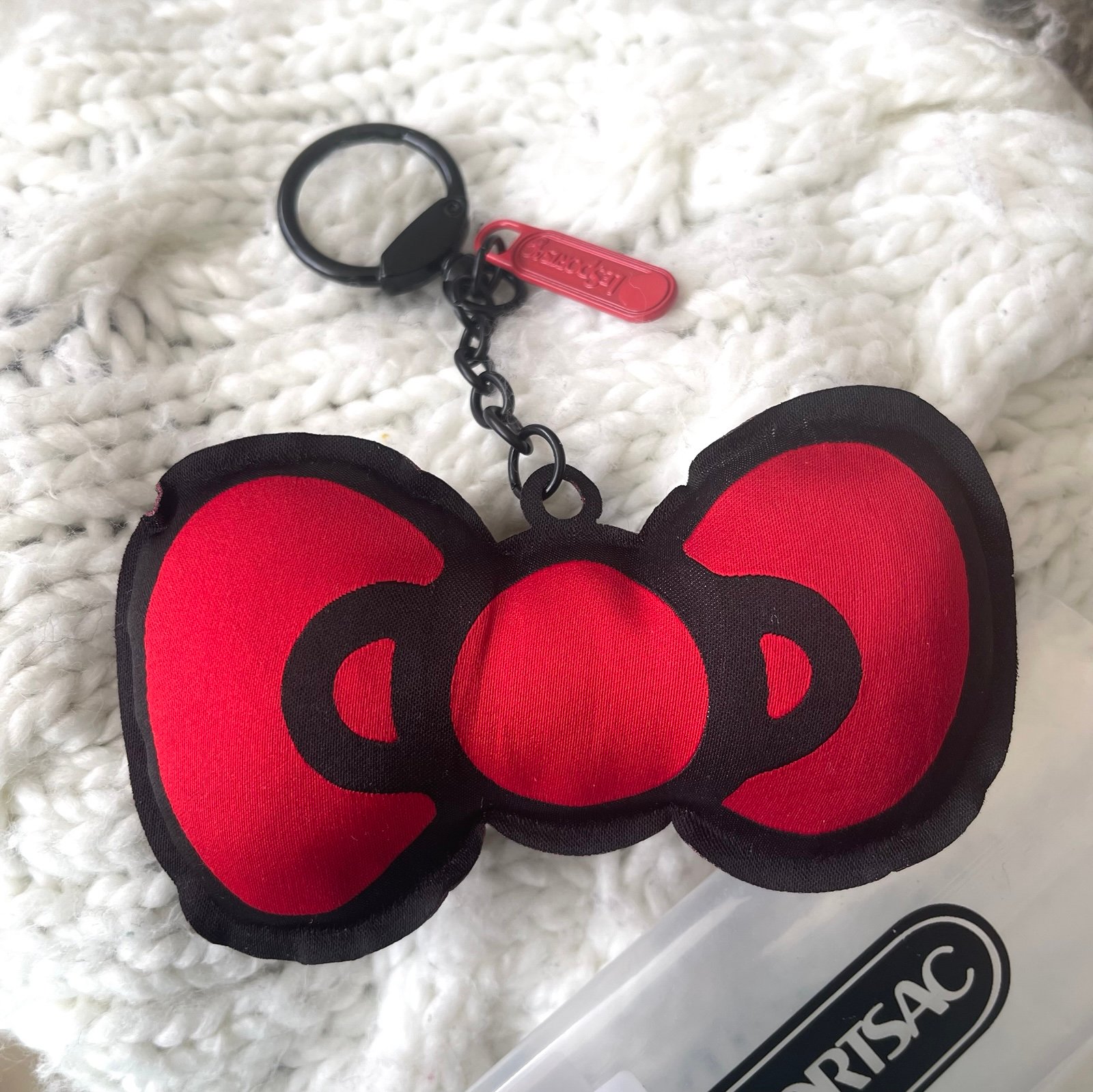 New Hello Kitty Anniversary x LeSportsac Red Ribbon Lightweight Charm Plush Keyc
