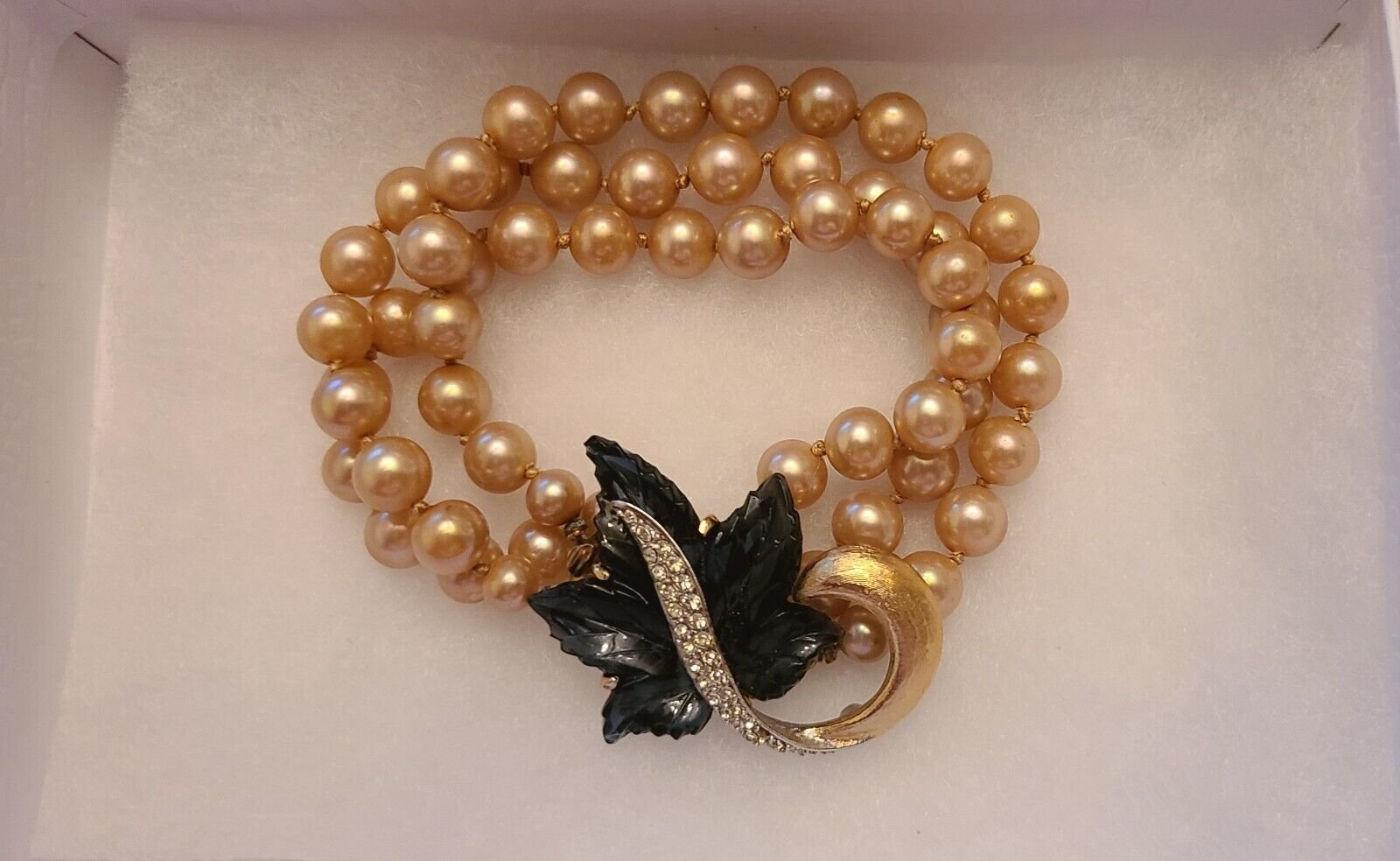 Marvella signed vintage pearl beaded bracelet w enamel maple leaf & rhinestones