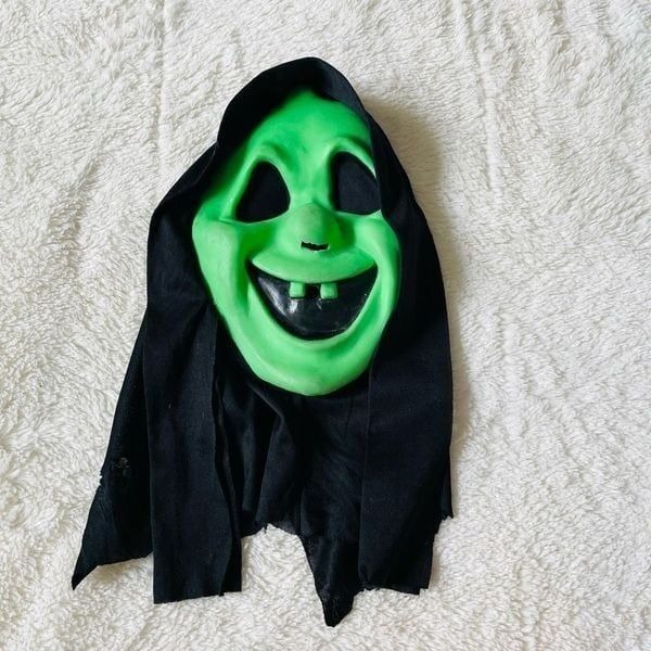 Vintage Fun World Green Sarah Spook Scream Ghost Halloween Mask Easter Unlimited