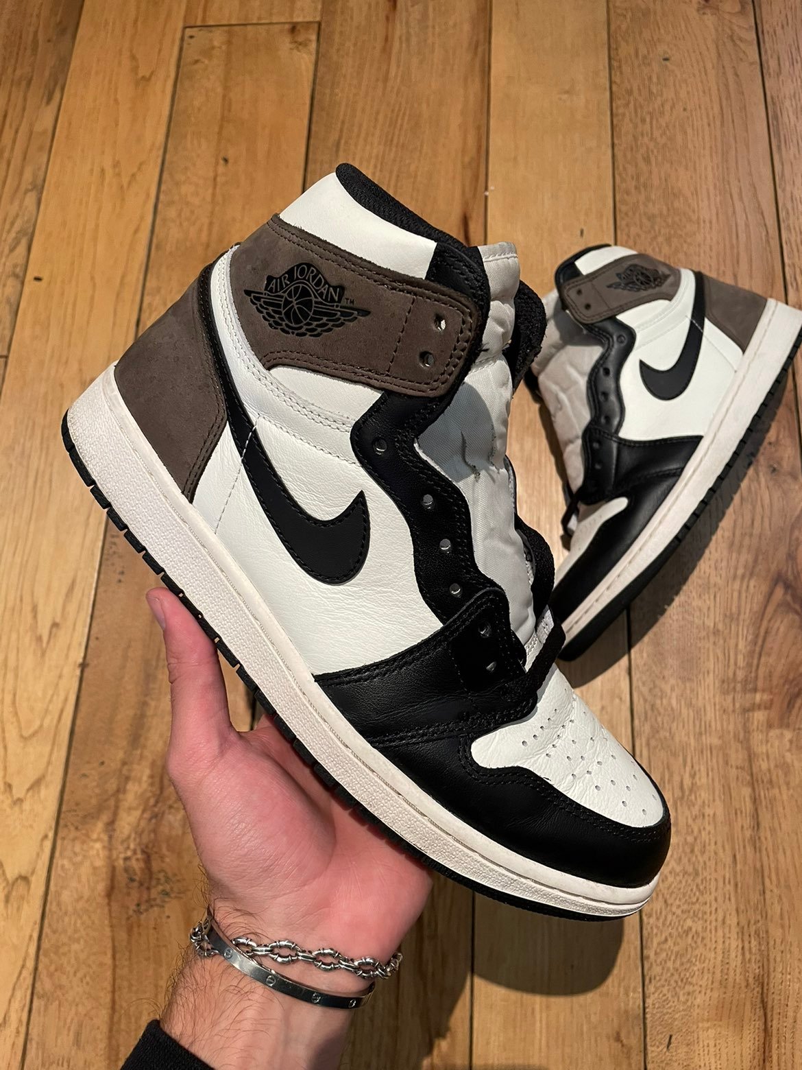 Air Jordan 1 Retro High OG Mocha 2020