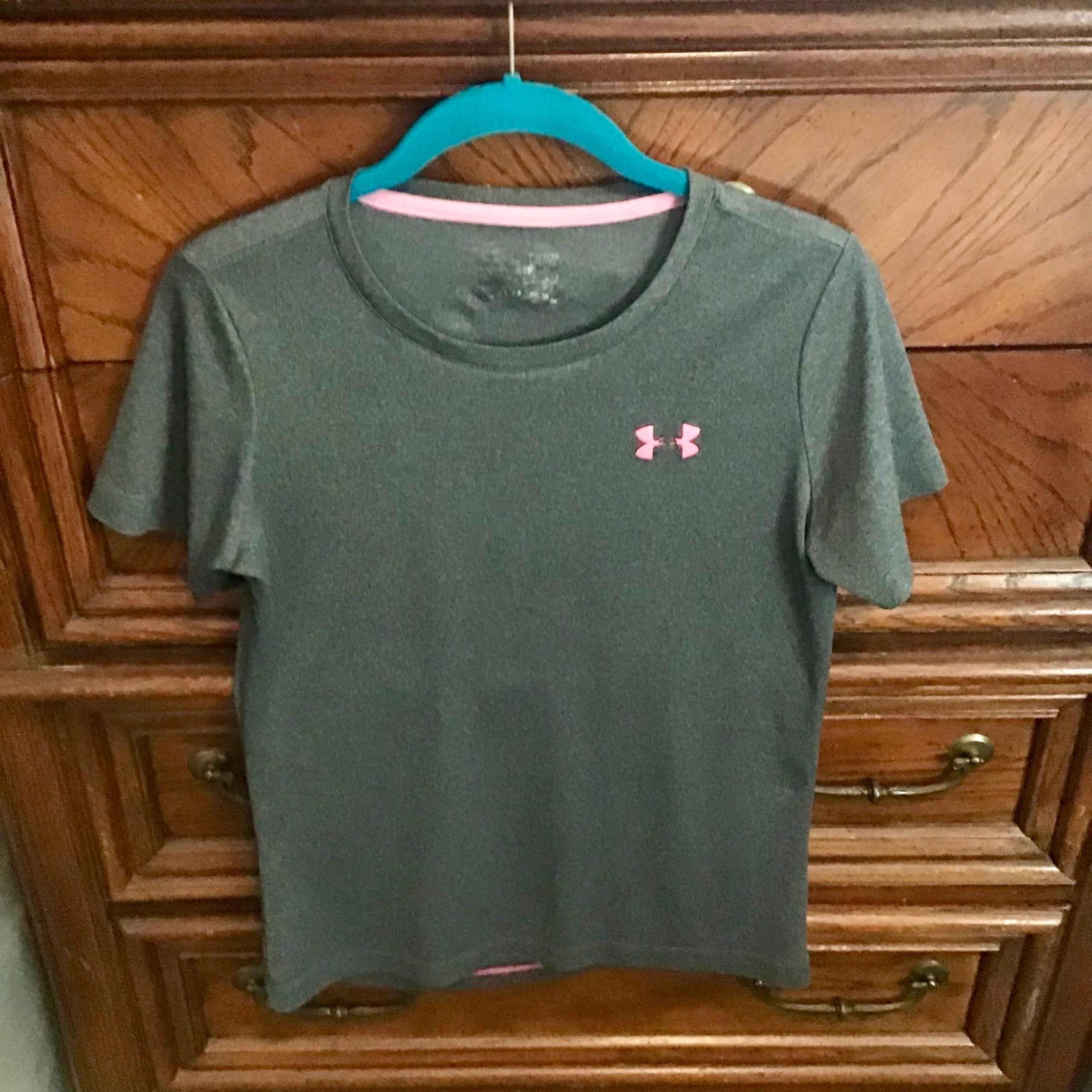 Under Armour Gray Breast Cancer Top Size S