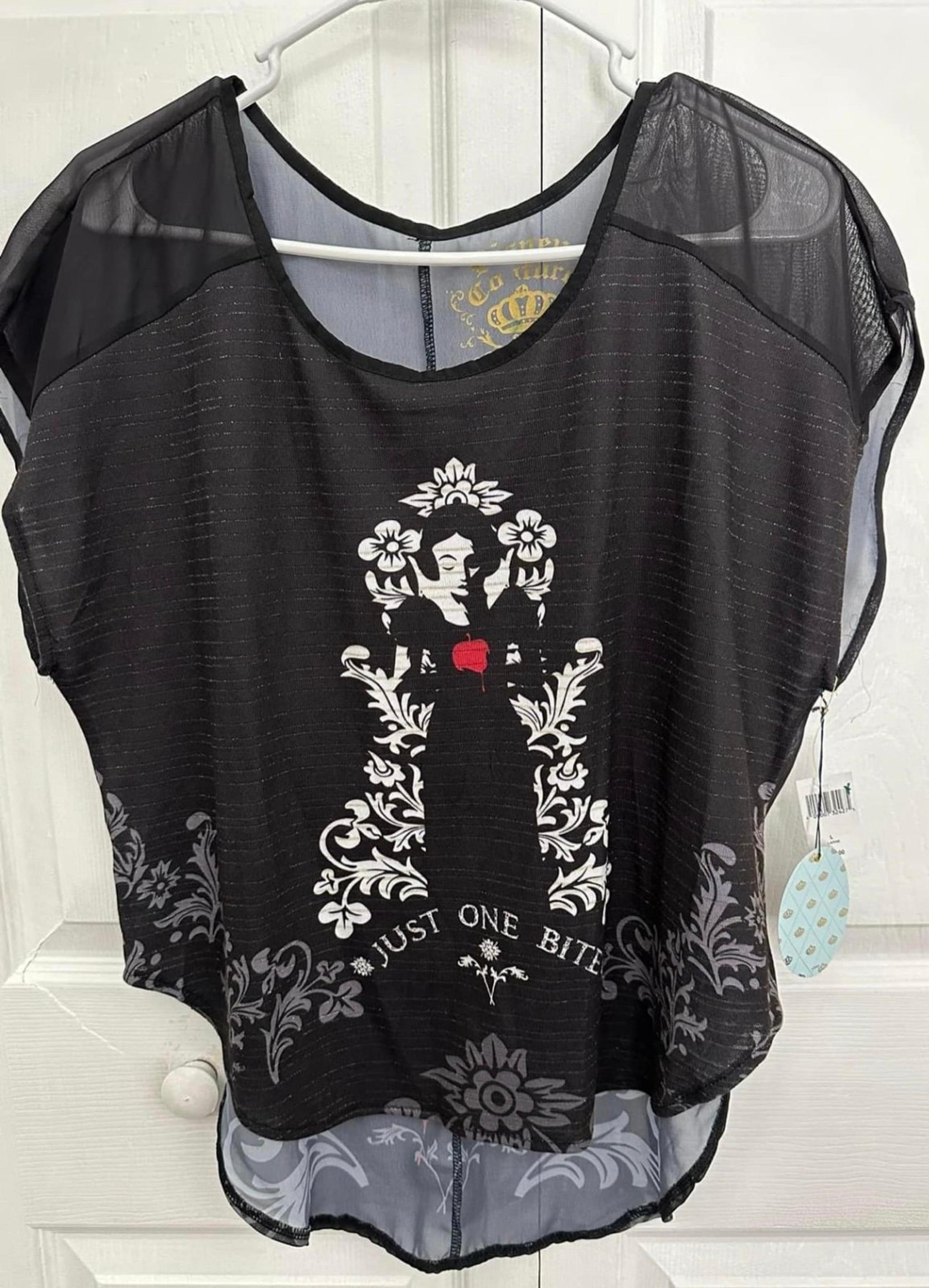 FREE SHIPPING NWT Disney Couture Snow White women’s size large shirt