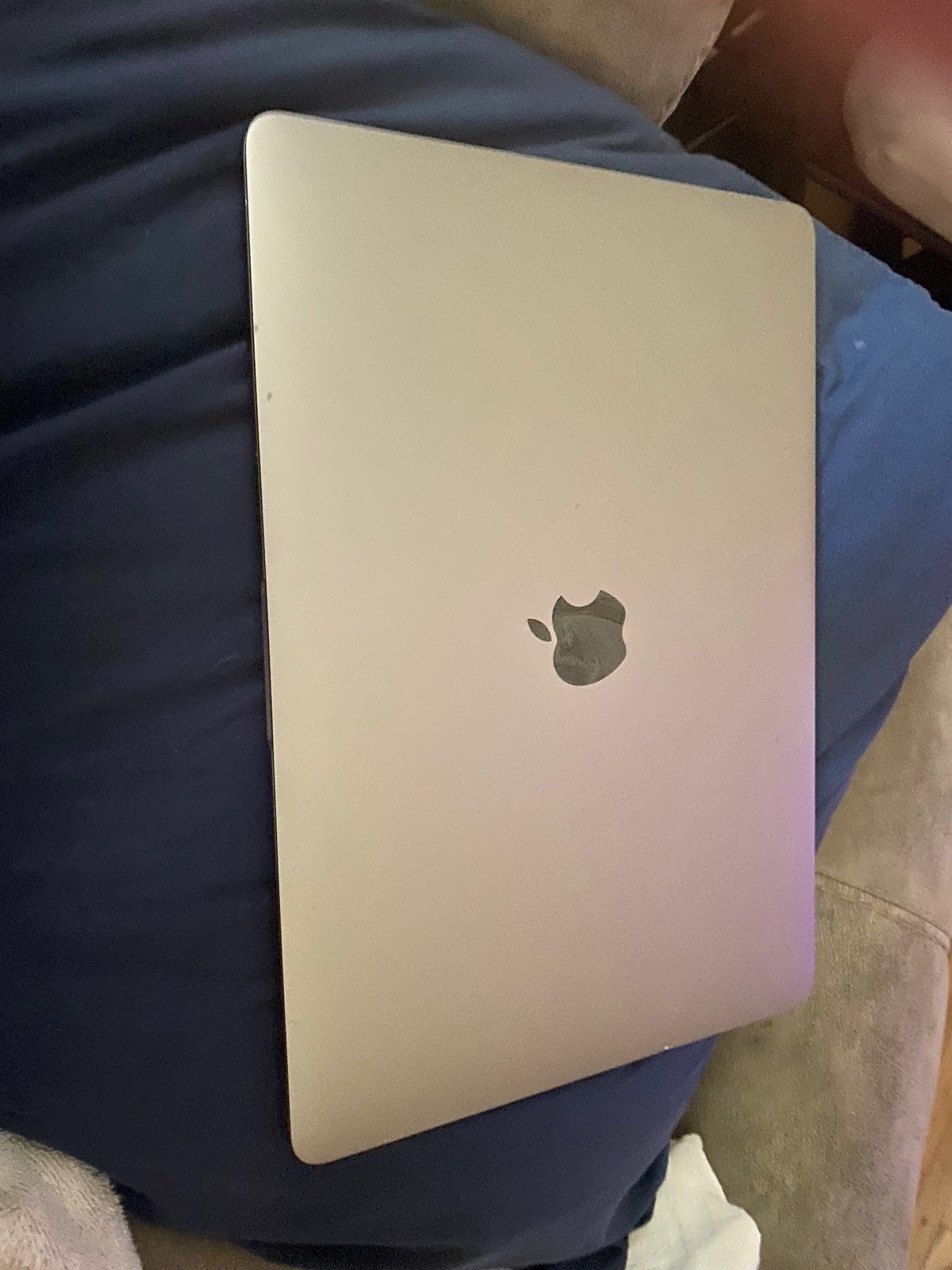apple macbook pro 13” i5 8GB laptop. will negotiate !