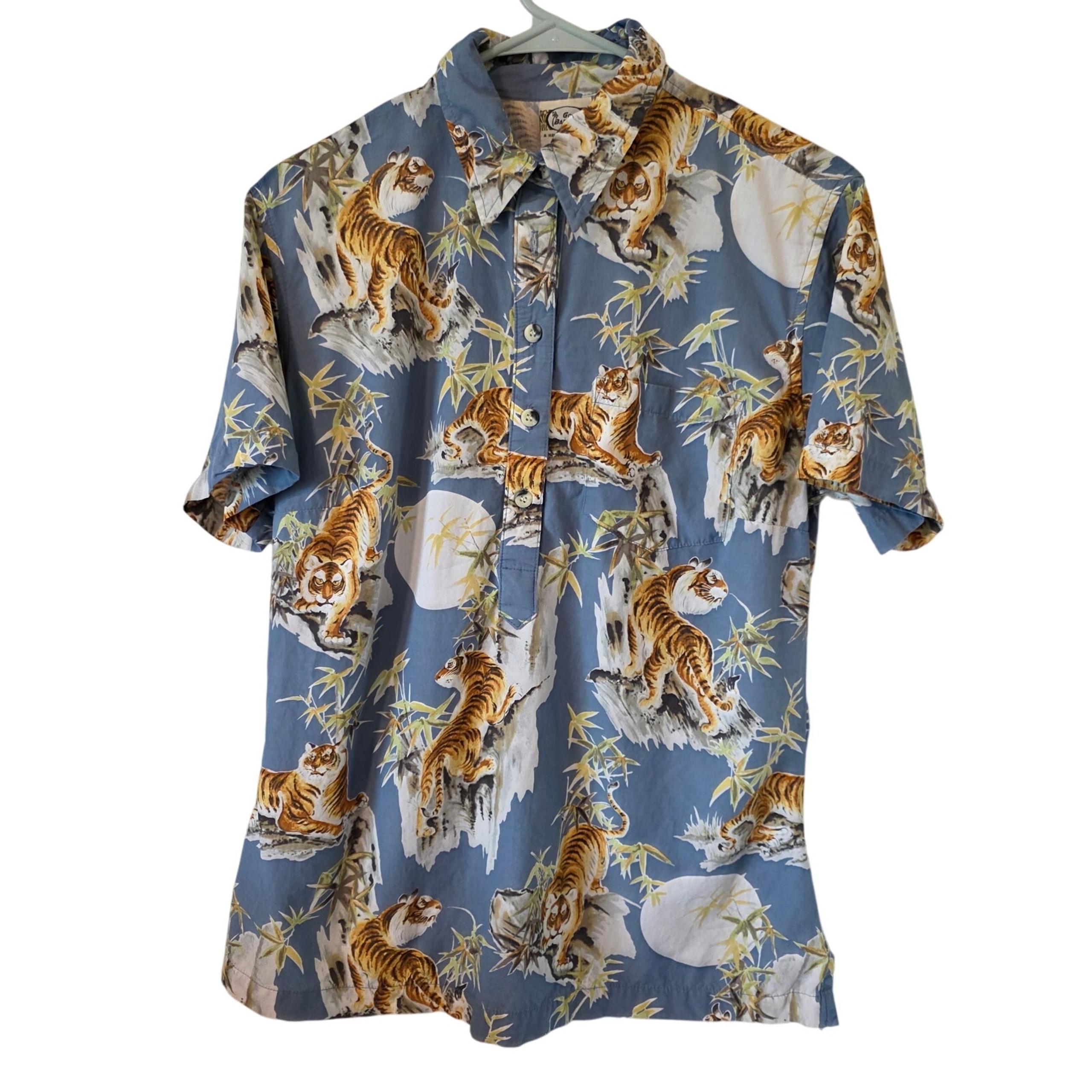 Go Barefoot Mens Short Sleeve  Tiger Print Button Front Shirt Size Medium Blue