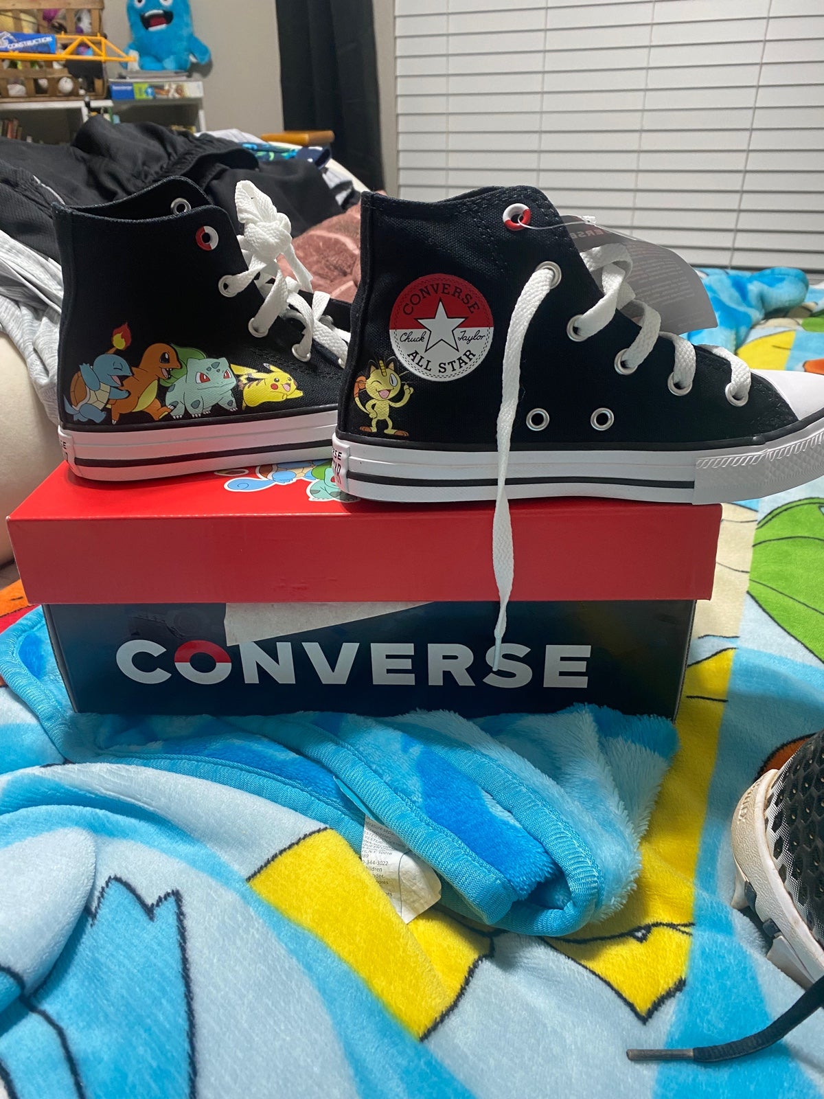 Boys RARE Pokémon hightop converse