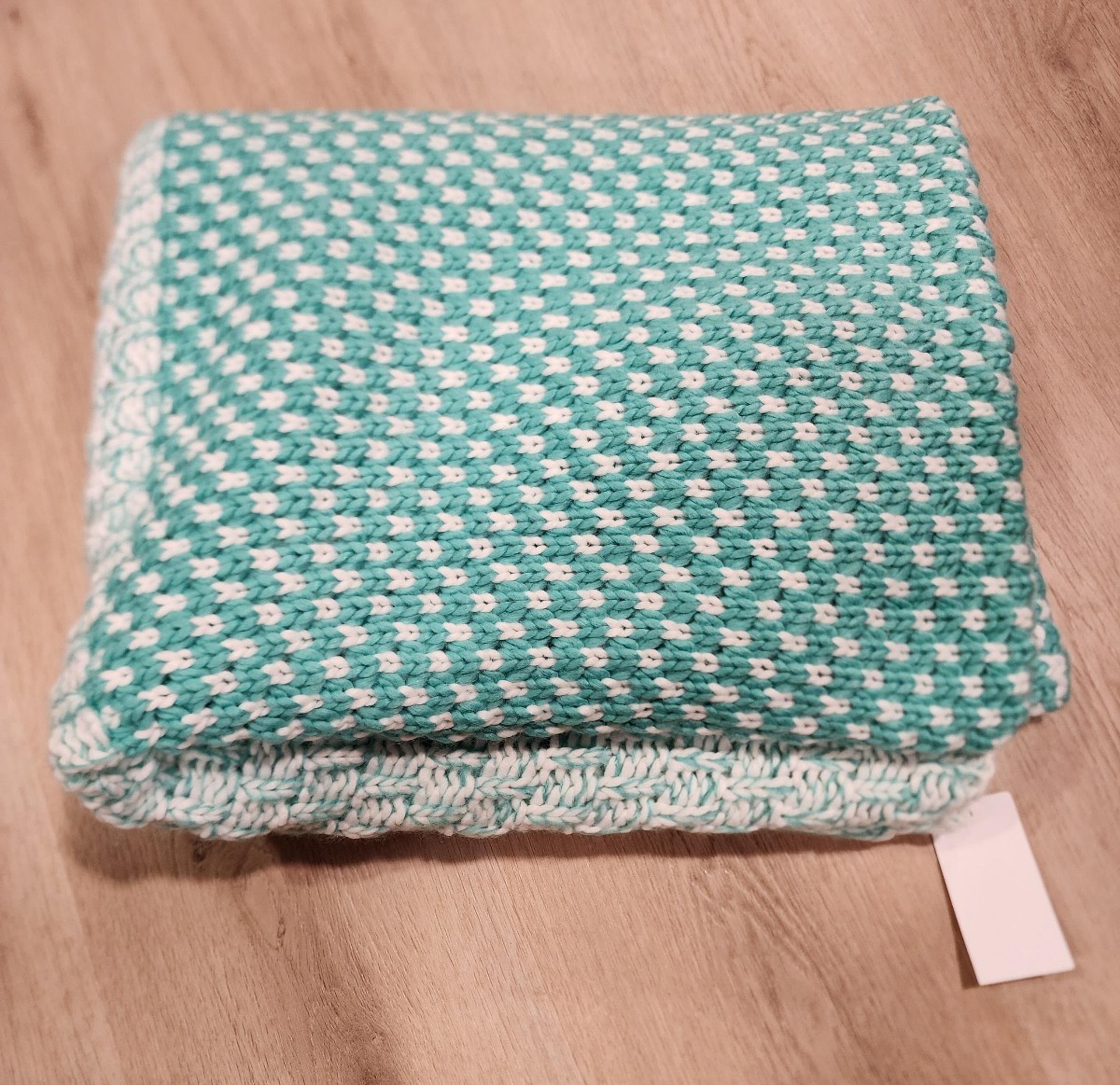 NWT Soft Knit Teal White Throw Blanket Threshold Target