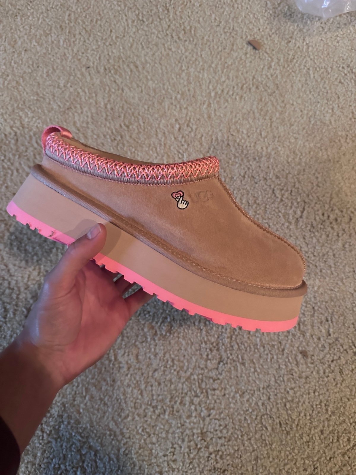 UGG TAZZ LOVE SAND WOMENS SIZE 8