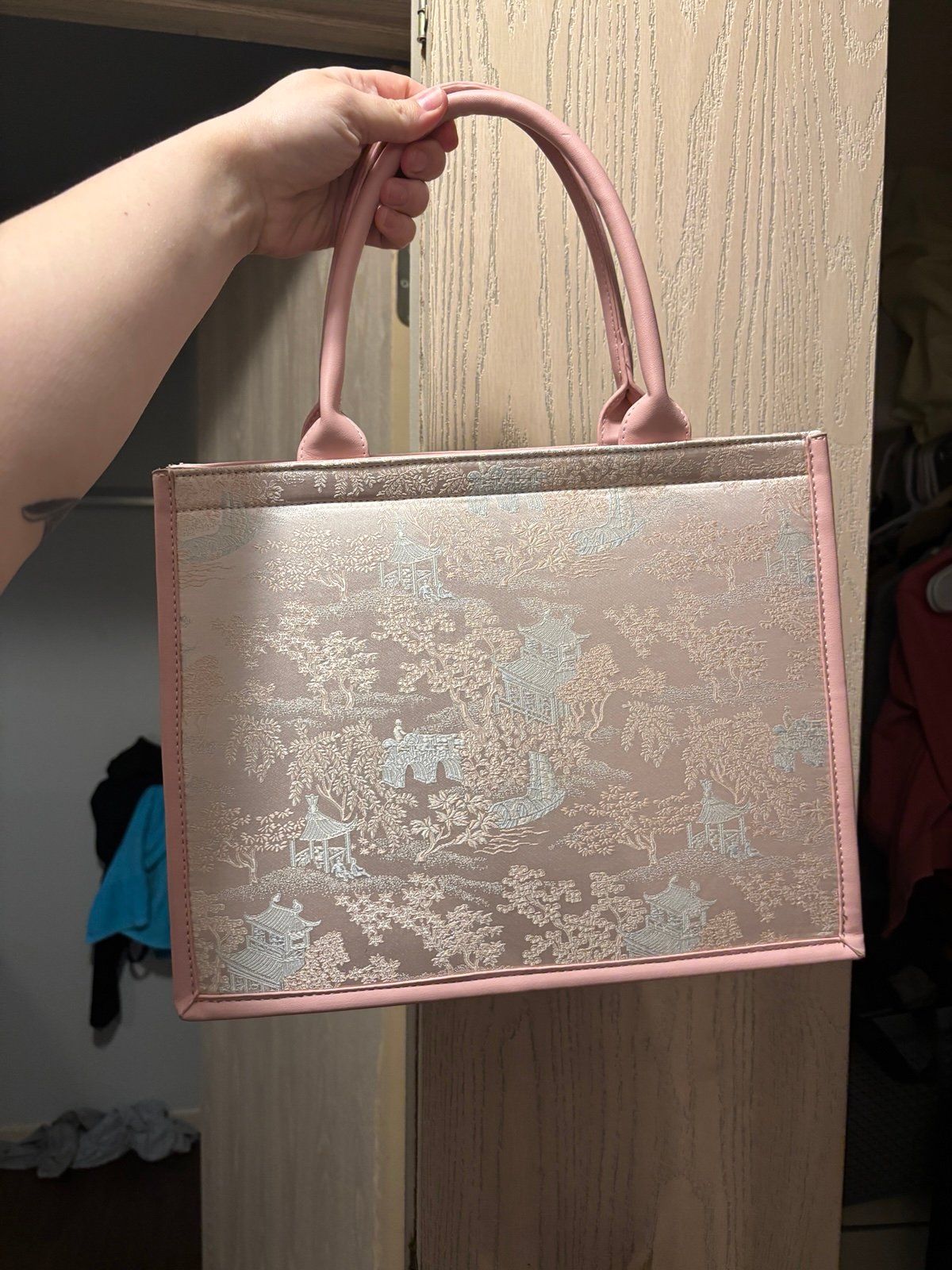 Beautiful ornate Japanese design hand bag
