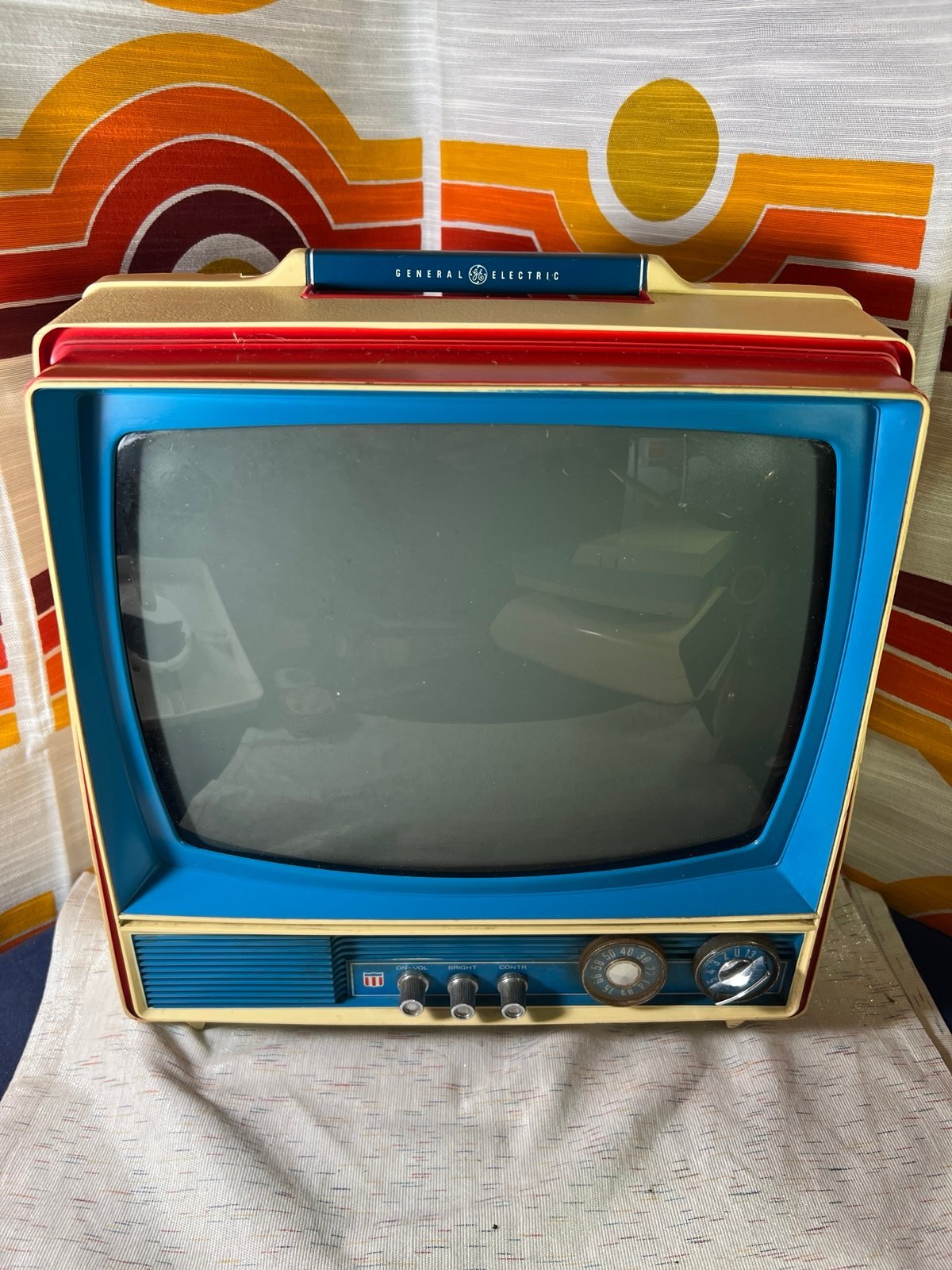 Vintage RARE 1976 Bicentennial Red, White, & Blue General Electric Portable TV