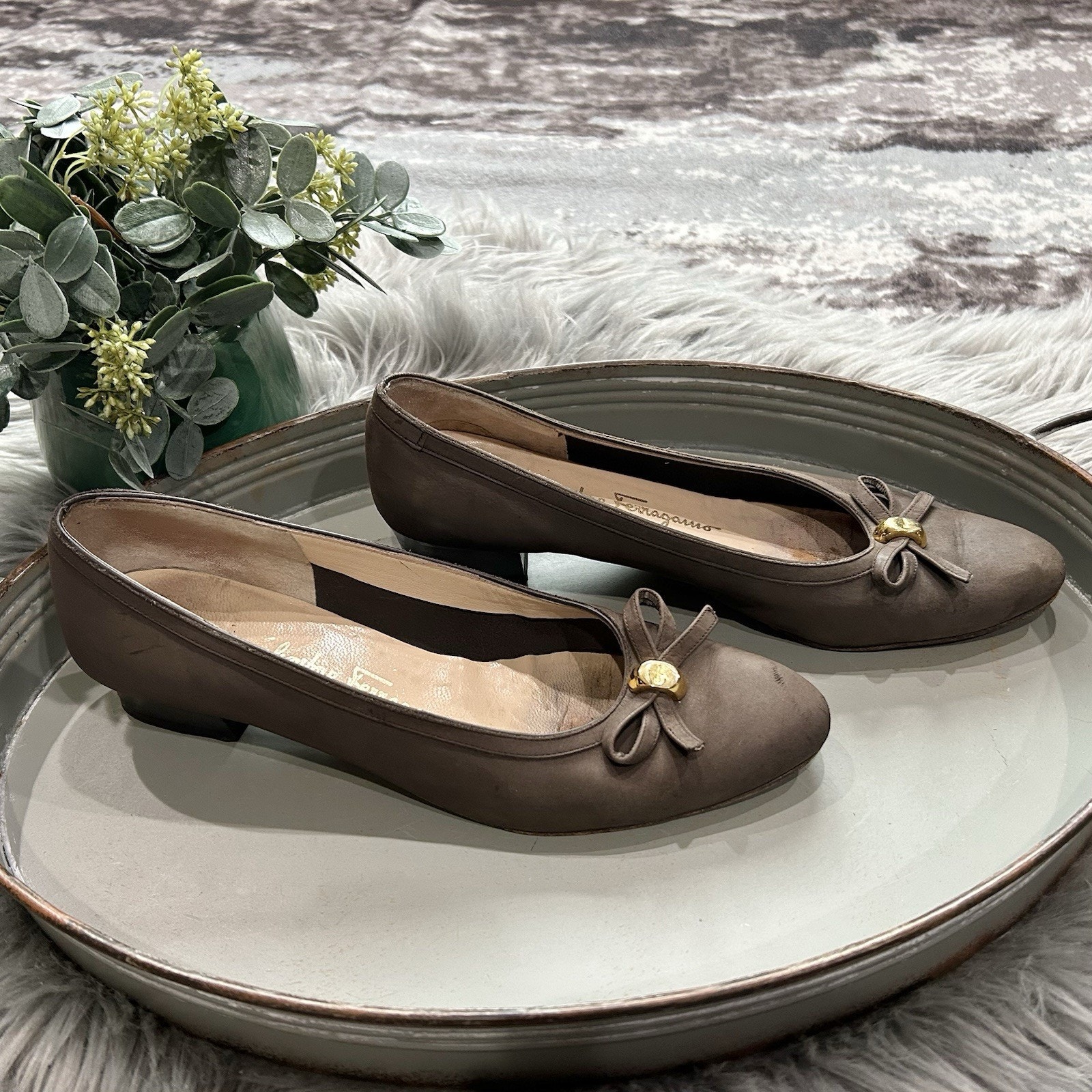 VTG Salvatore Ferragamo Boutique Women’s Size 8.5 Leather Slip On Bow Almond Toe