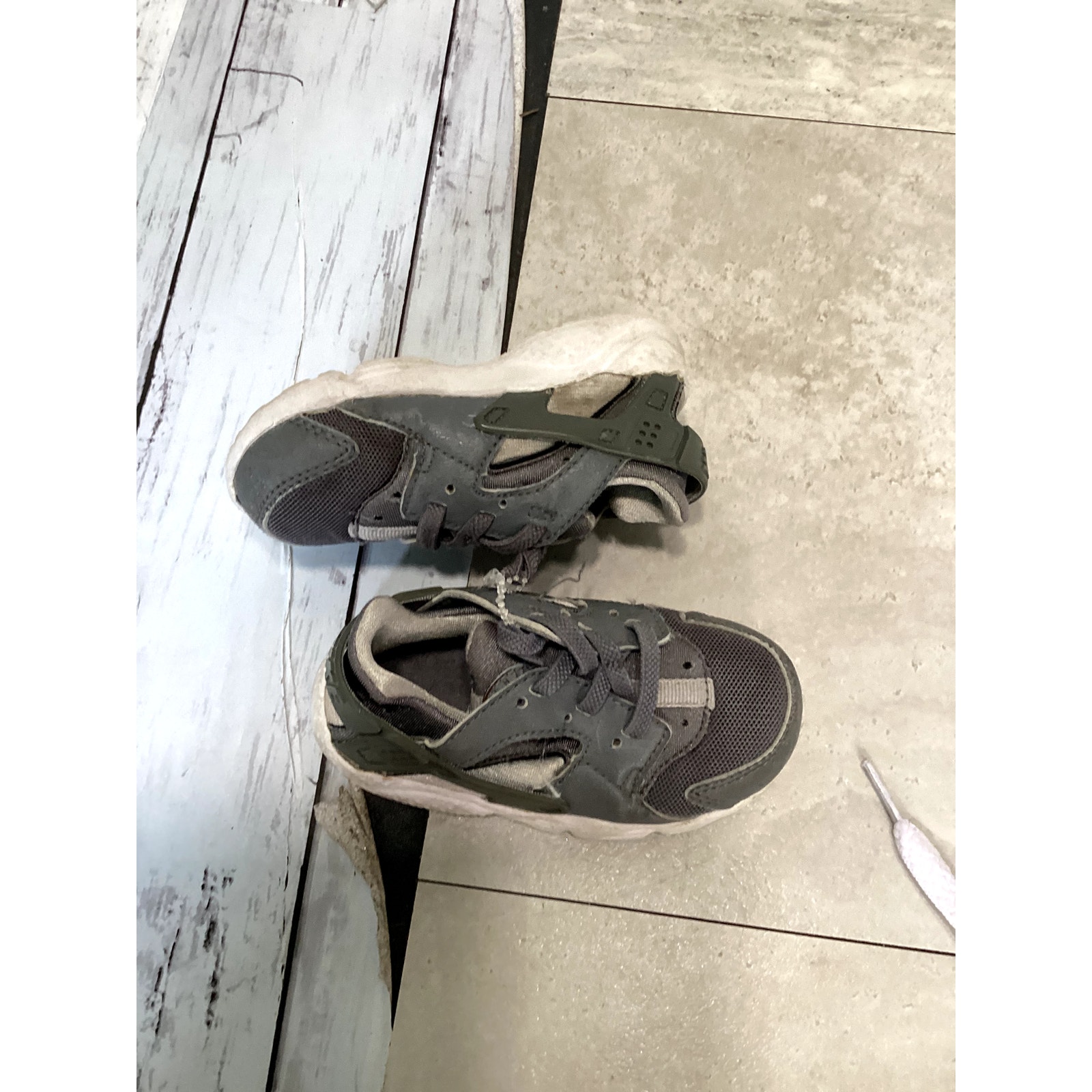 Nike Huarache Run Low White Pure Platinum Shoes Unisex Kids Size 6C