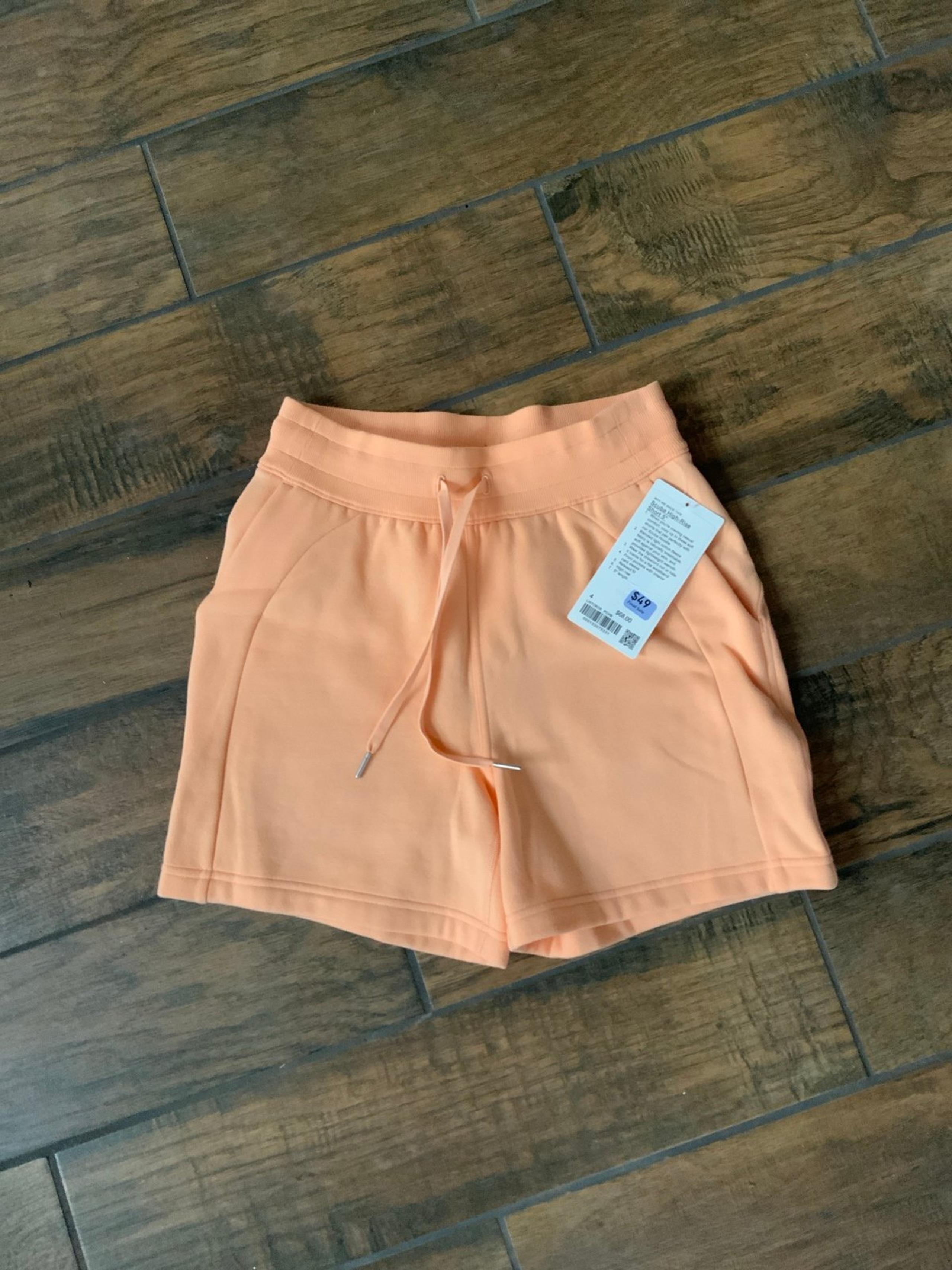 Lululemon Scuba High-Rise Short 5".  Peach Bellini.  Size 4.
