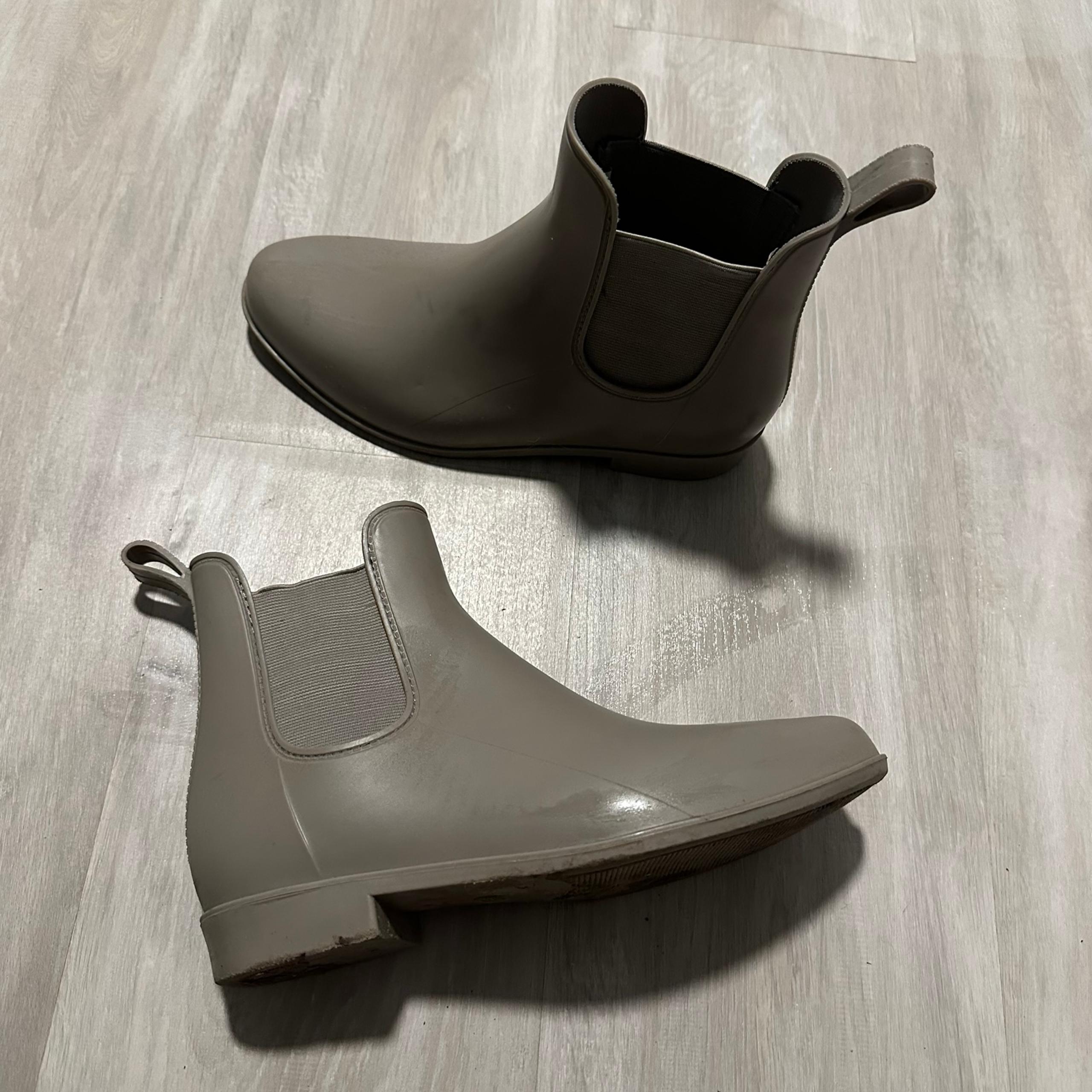 A New Day Gray Chelsea Rain Boots Sz 9M