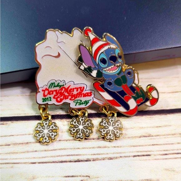 Disney pin Stitch Christmas party 2012 LE slider pin