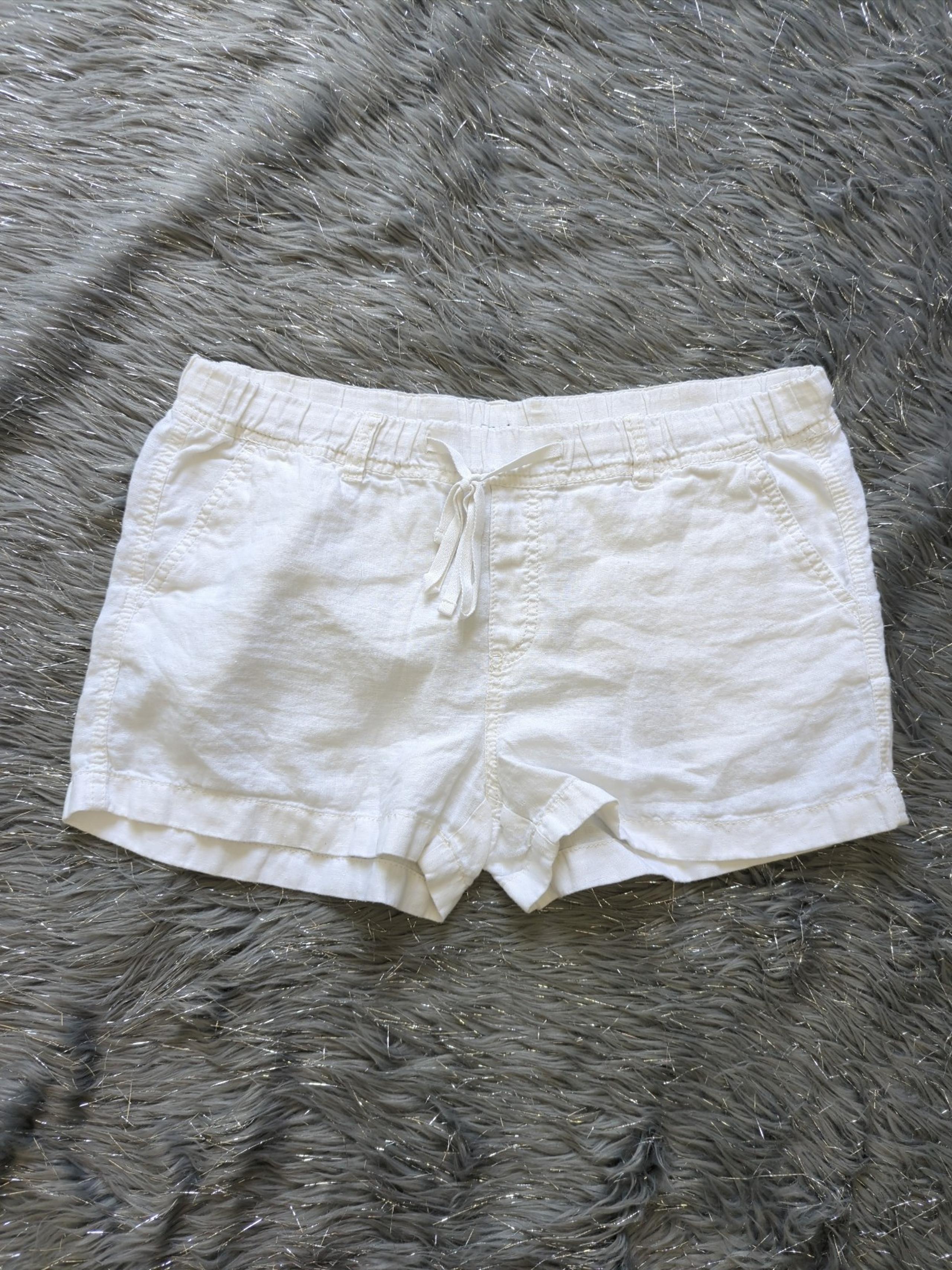 Womans white Caslon shorts