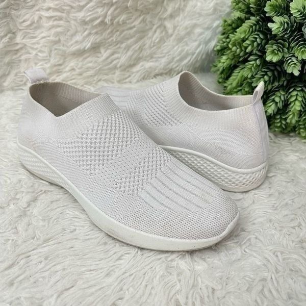 Tommy Bahama Womens White comfy Knit Slip On Sneakers Shoes size 7.5
