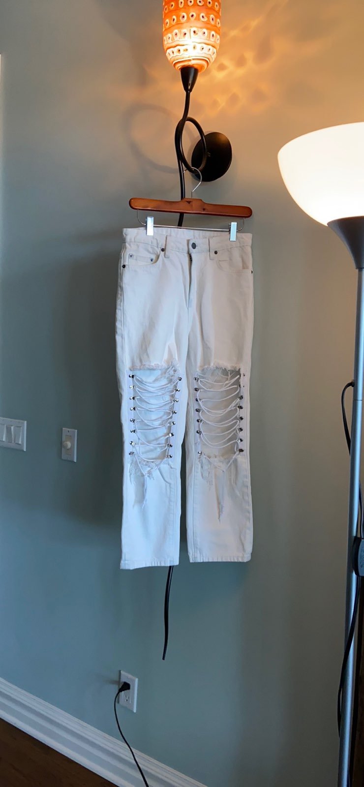 CARMAR DISTRESSED JEANS