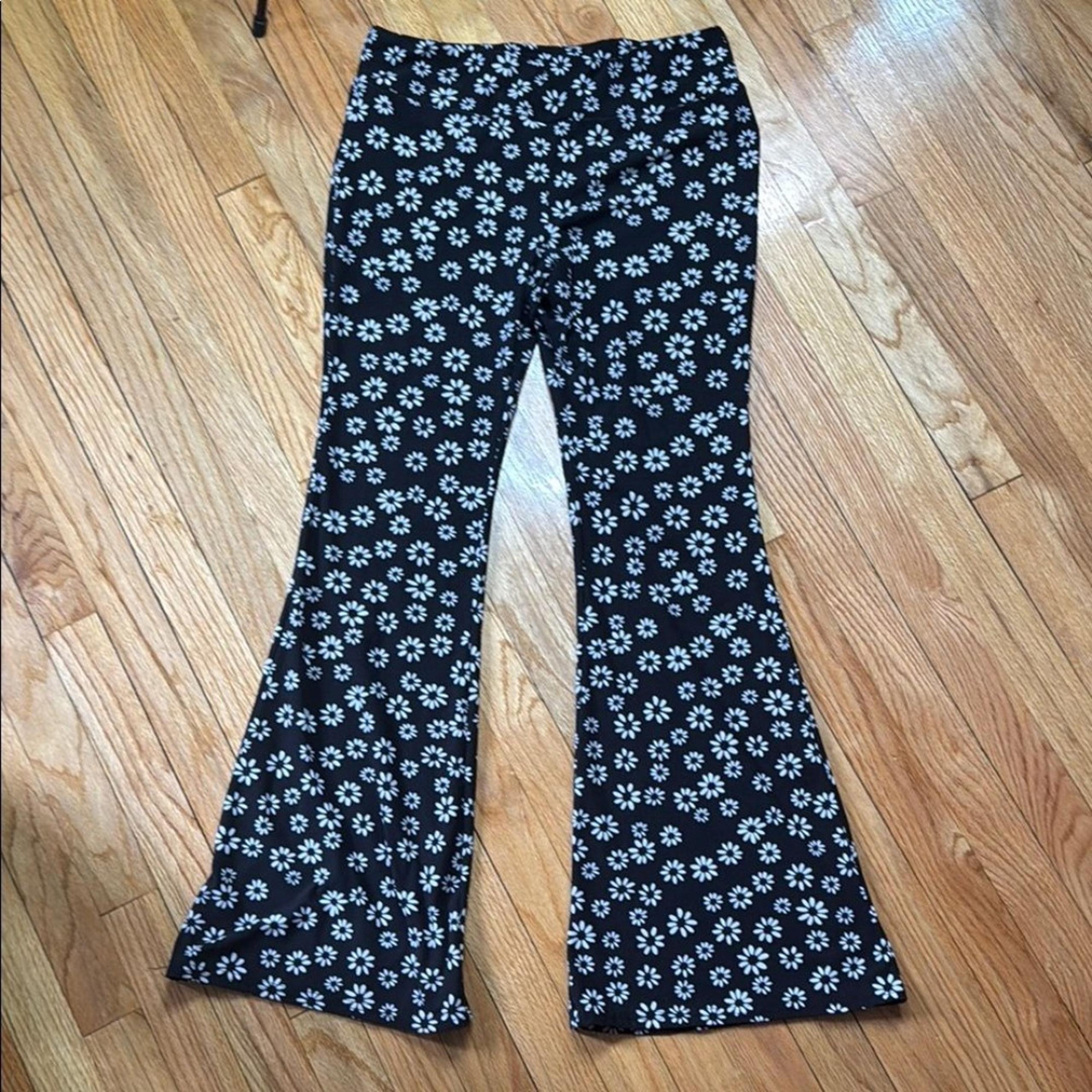 Xhilaration Black and White Daisy Print Pants L