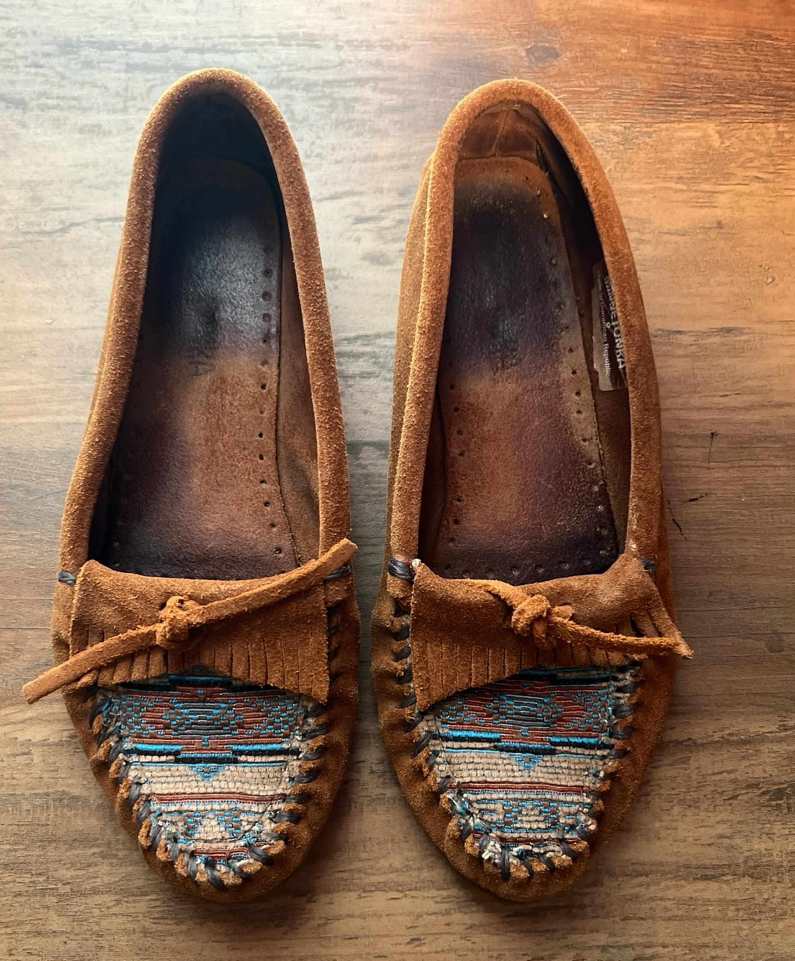 Minnetonka women's moccasins brown leather slip on fringe size 7 1/2