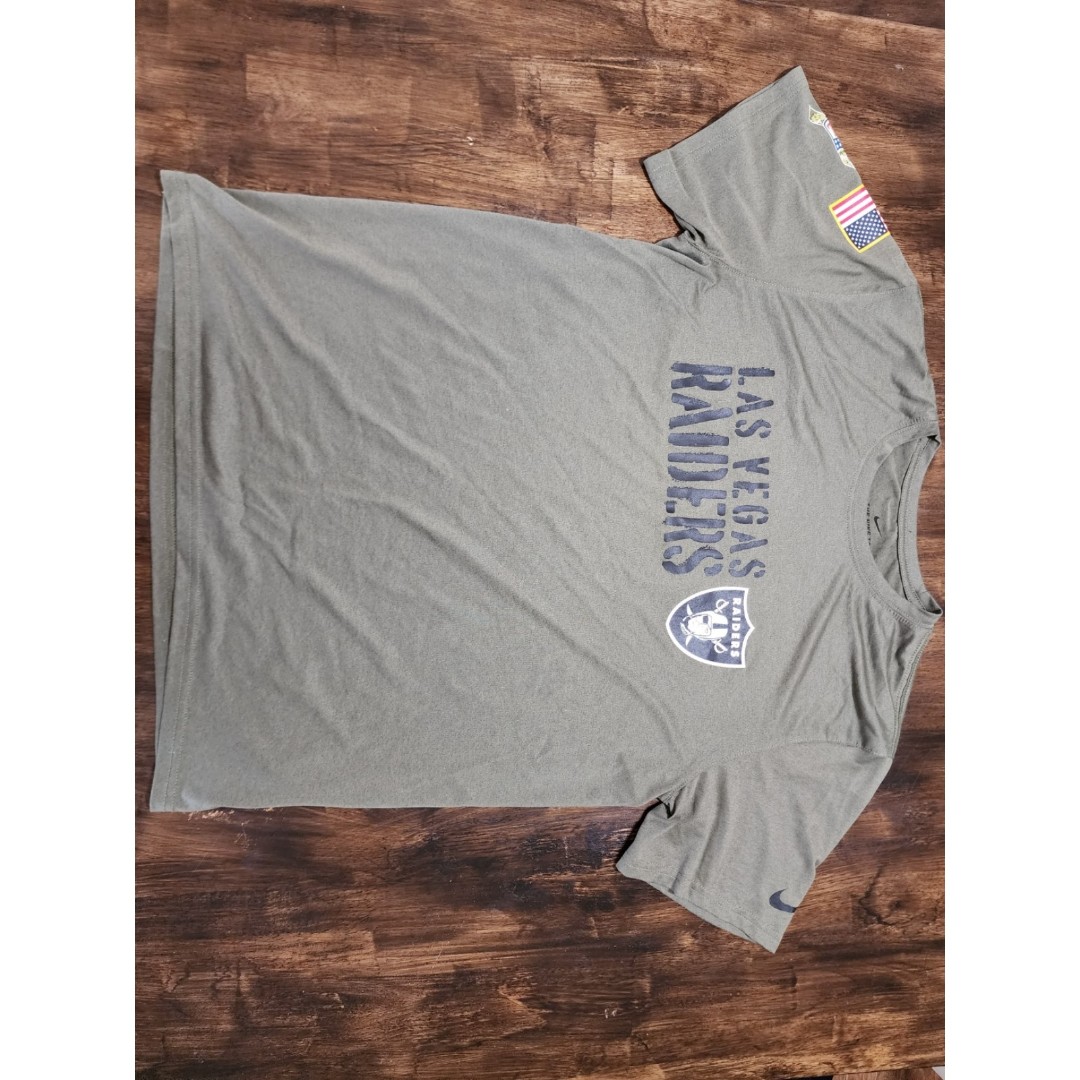Nike Dri-FIT Salute to Service Legend (NFL Las Vegas Raiders) Men's Large Shirt