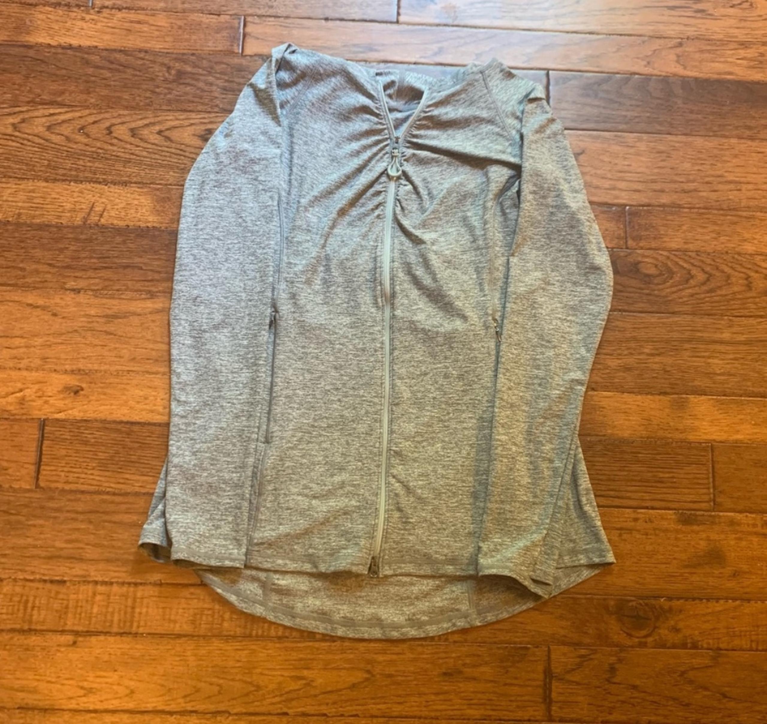 Athleta Light Grey Long Sleeve Swimsuit Coverup Size Medium