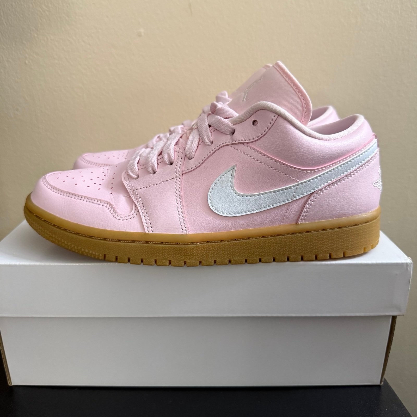 8.5W - Jordan 1 Low Artic Pink Gum