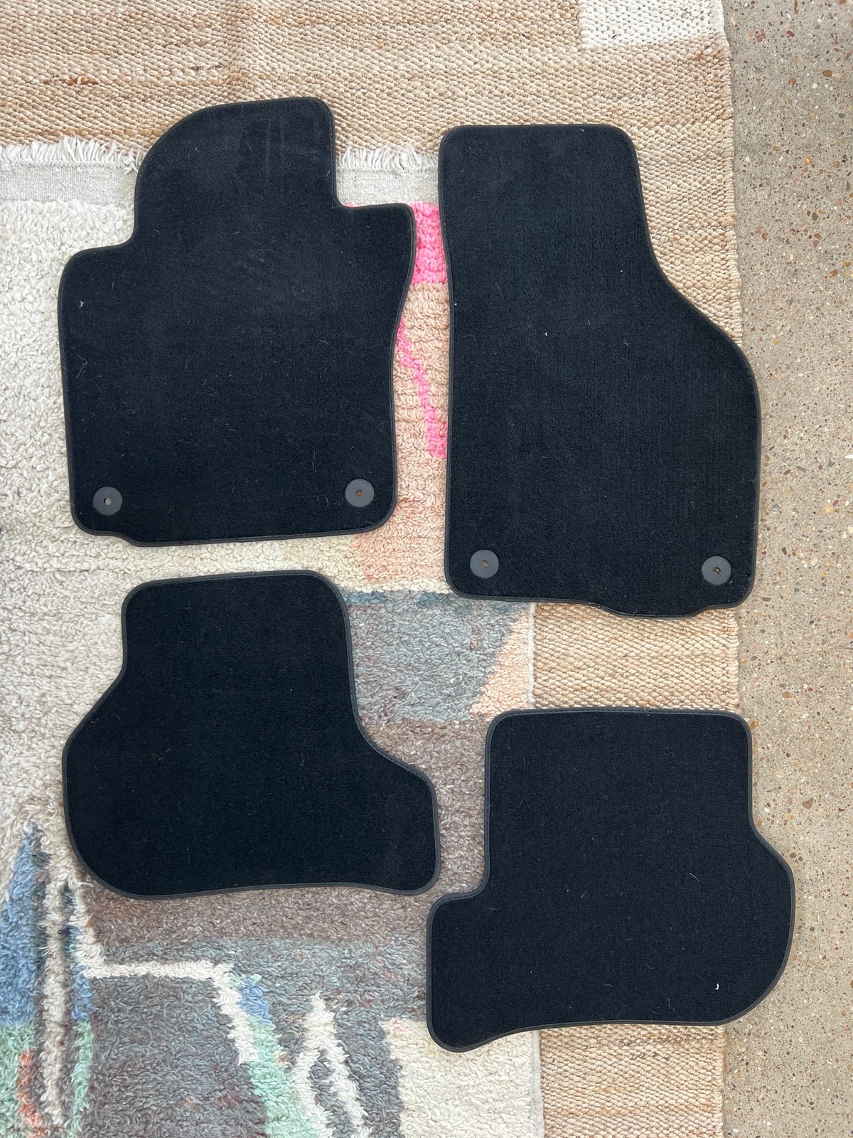 Brand New 2005-2010 Volkswagen VW Jetta Factory Original Carpet Floor Mat Set