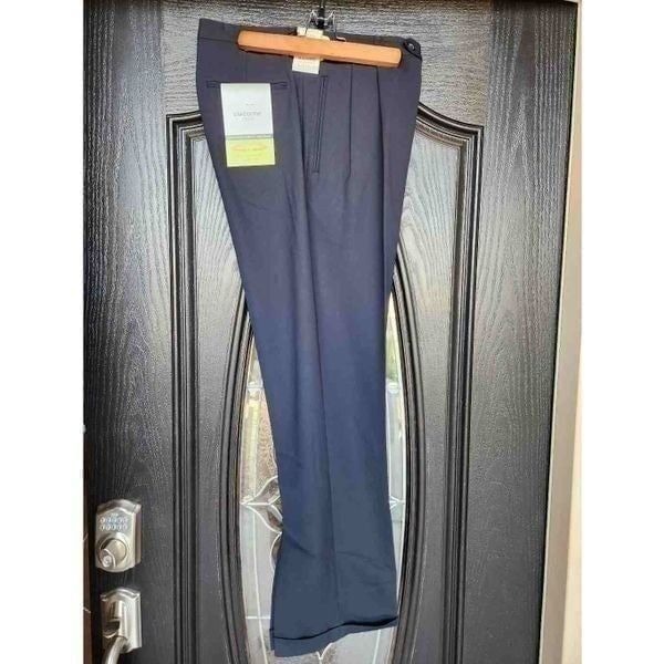 Claiborne Men's Pants New Navy blue Waist 36 Length 32 Stretch Gabardine Wrinkle