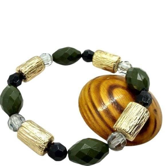 Gold log green beaded bracelet