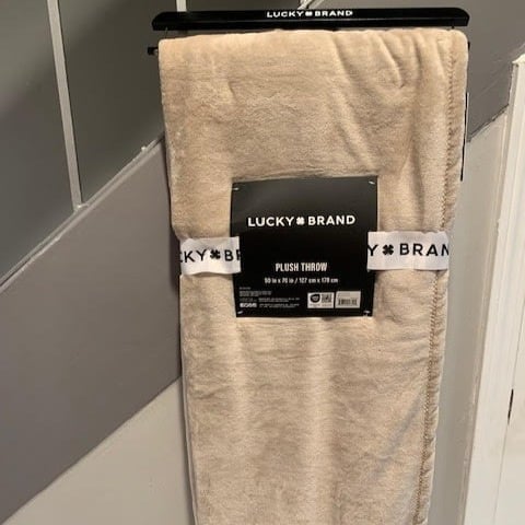 New with tag Lucky Brand Plush Throw, 50 x70 - Oxford Tan, Unisex - RN# 110806