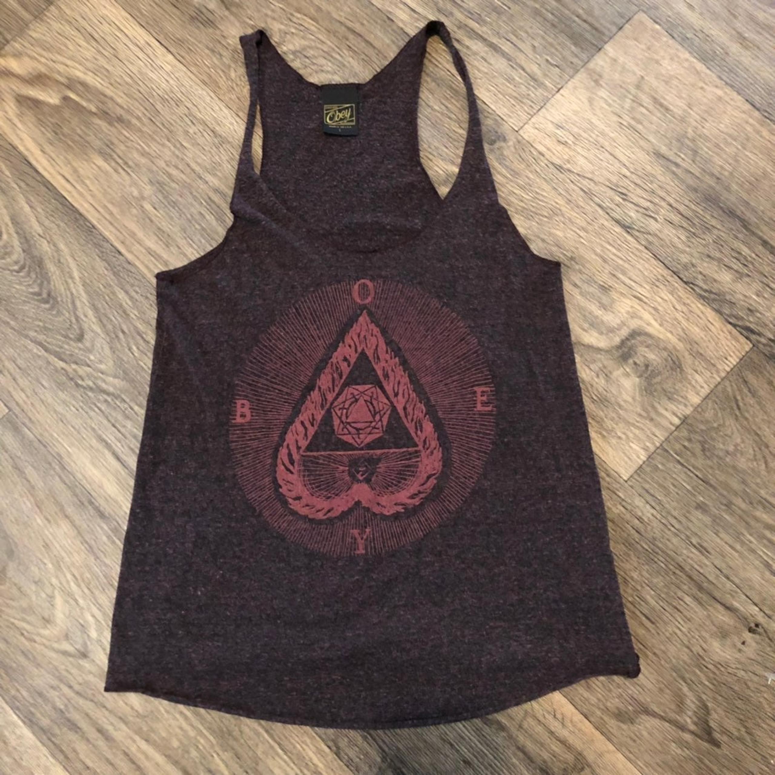 Trendy obey cami!