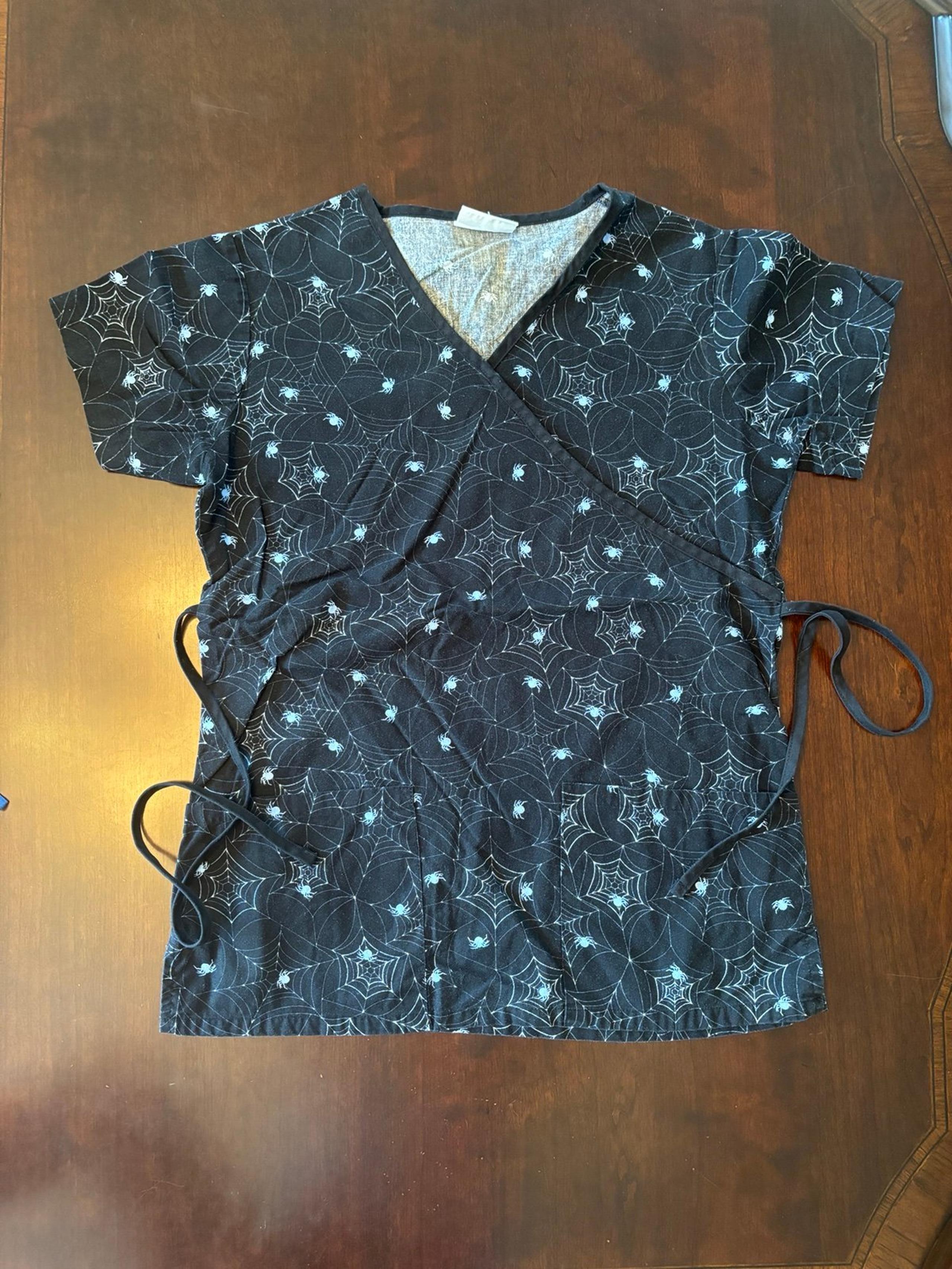 Life -spiderweb scrub top size XS