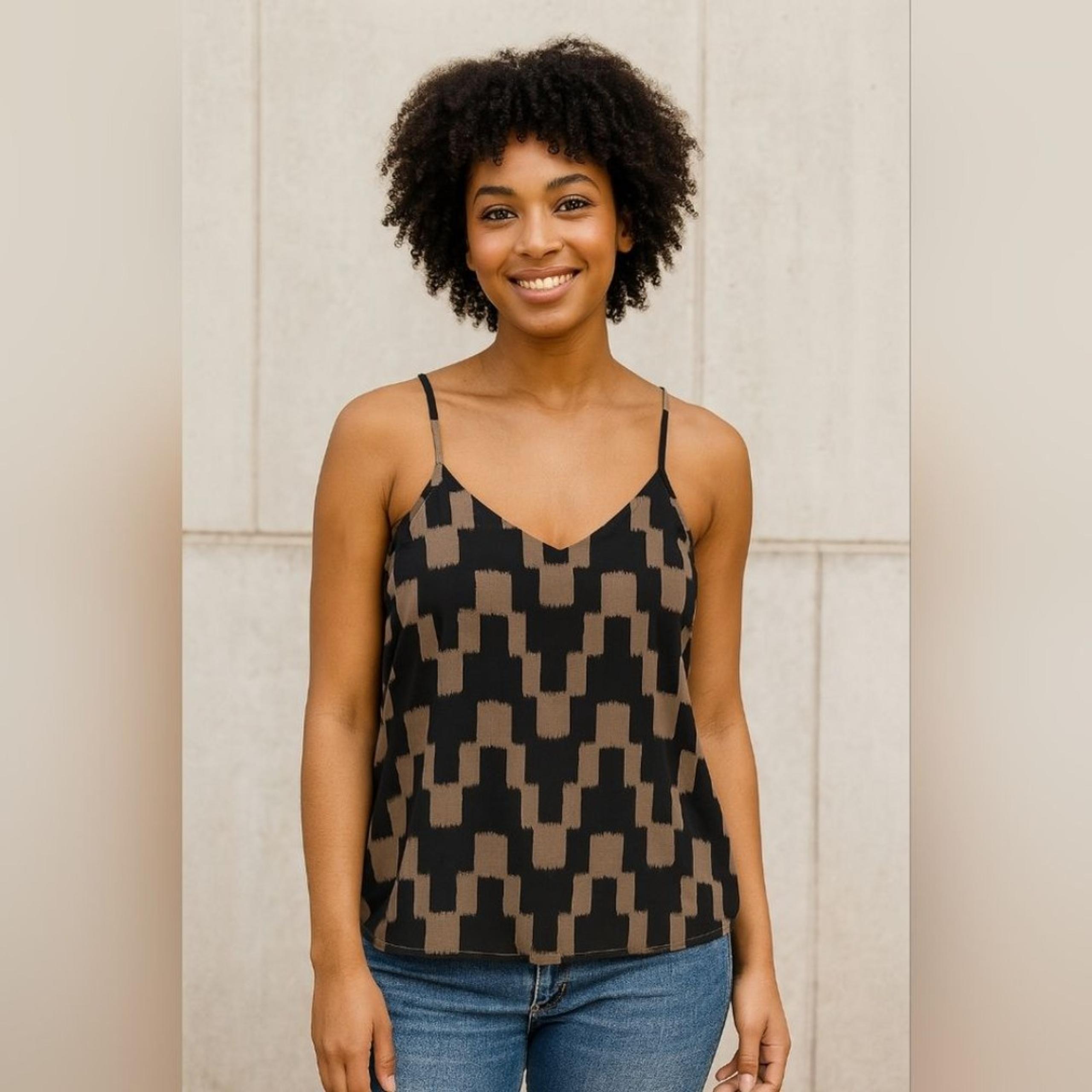 Old Navy Womens S/P Cami Black Gold Geometric Print Spaghetti Straps T-Back