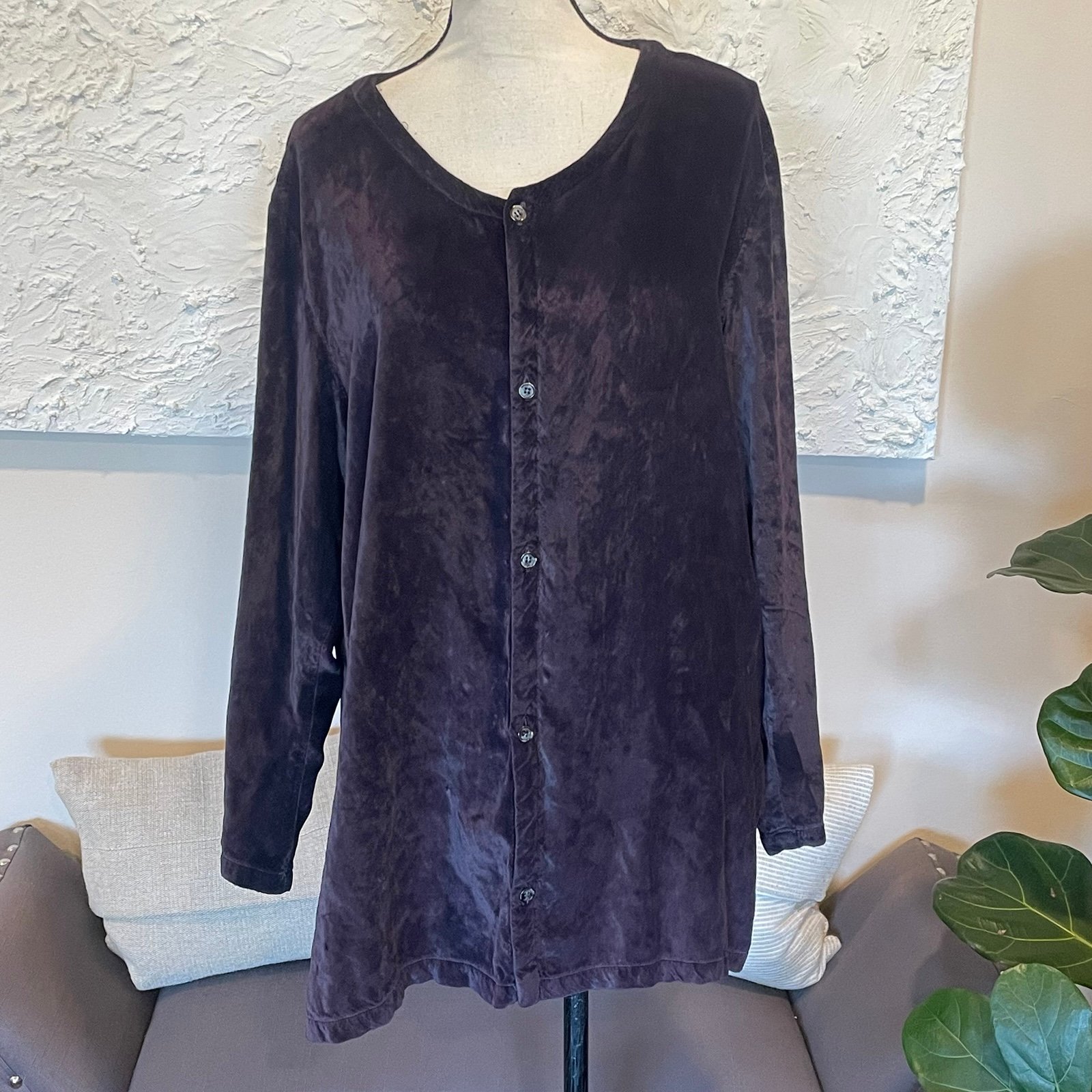 CP Shades Women’s Velvet Button Down Long Sleeve Tunic Top Purple Plum Sz M