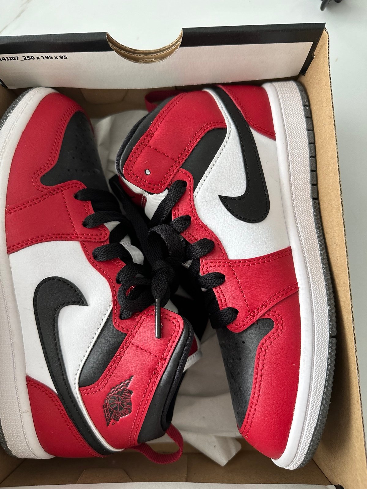 Jordan 1 mid