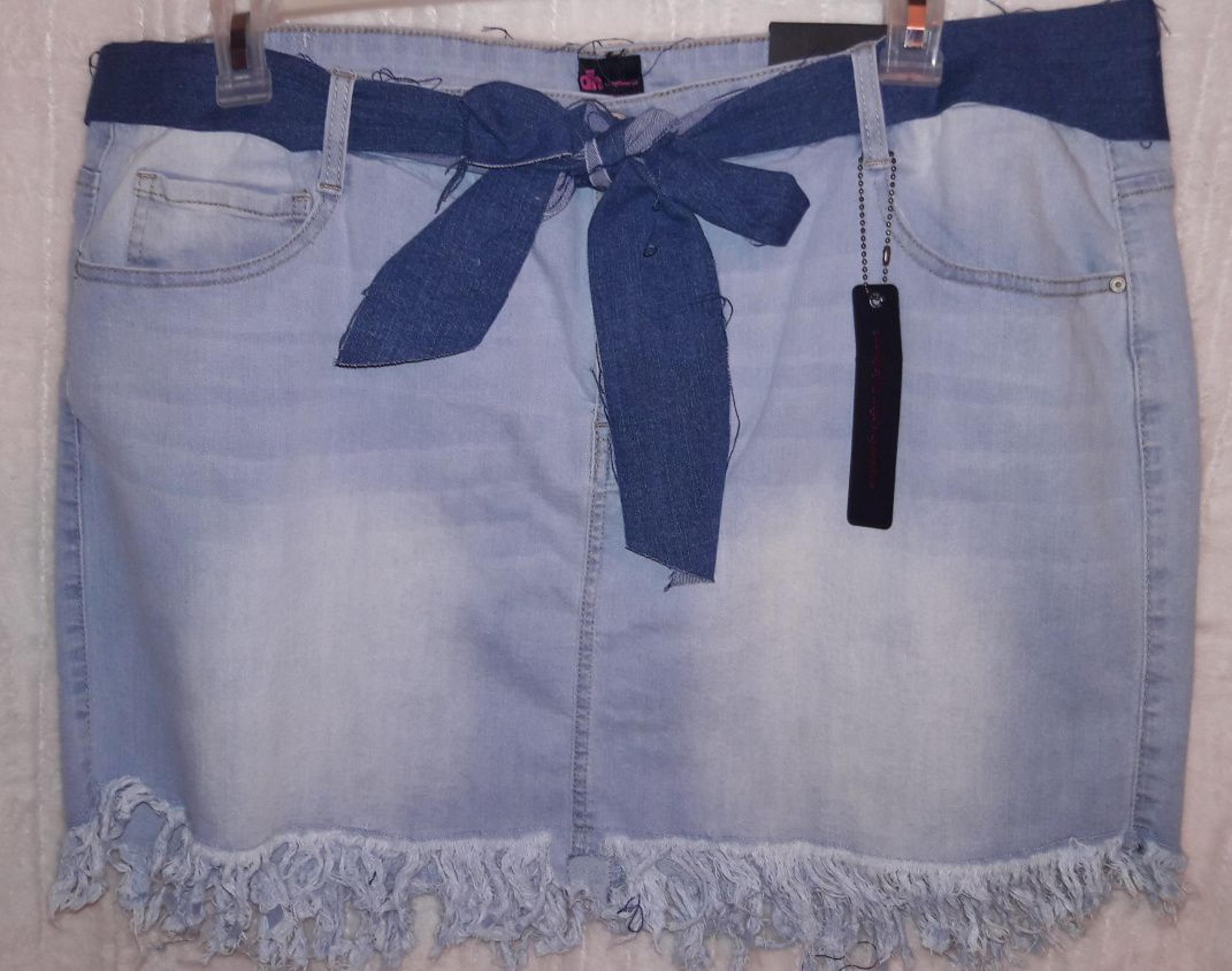 NEW! Denim Skirt (Plus)