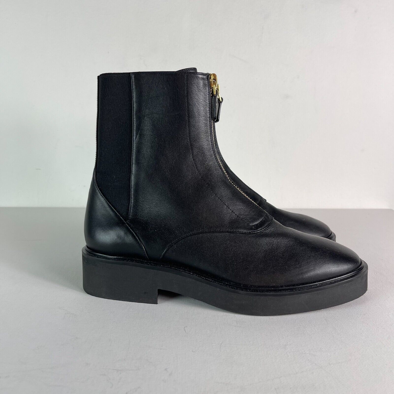 Stuart Weitzman NWOB Women's Black Lodge Zip Leather Bootie Size 7