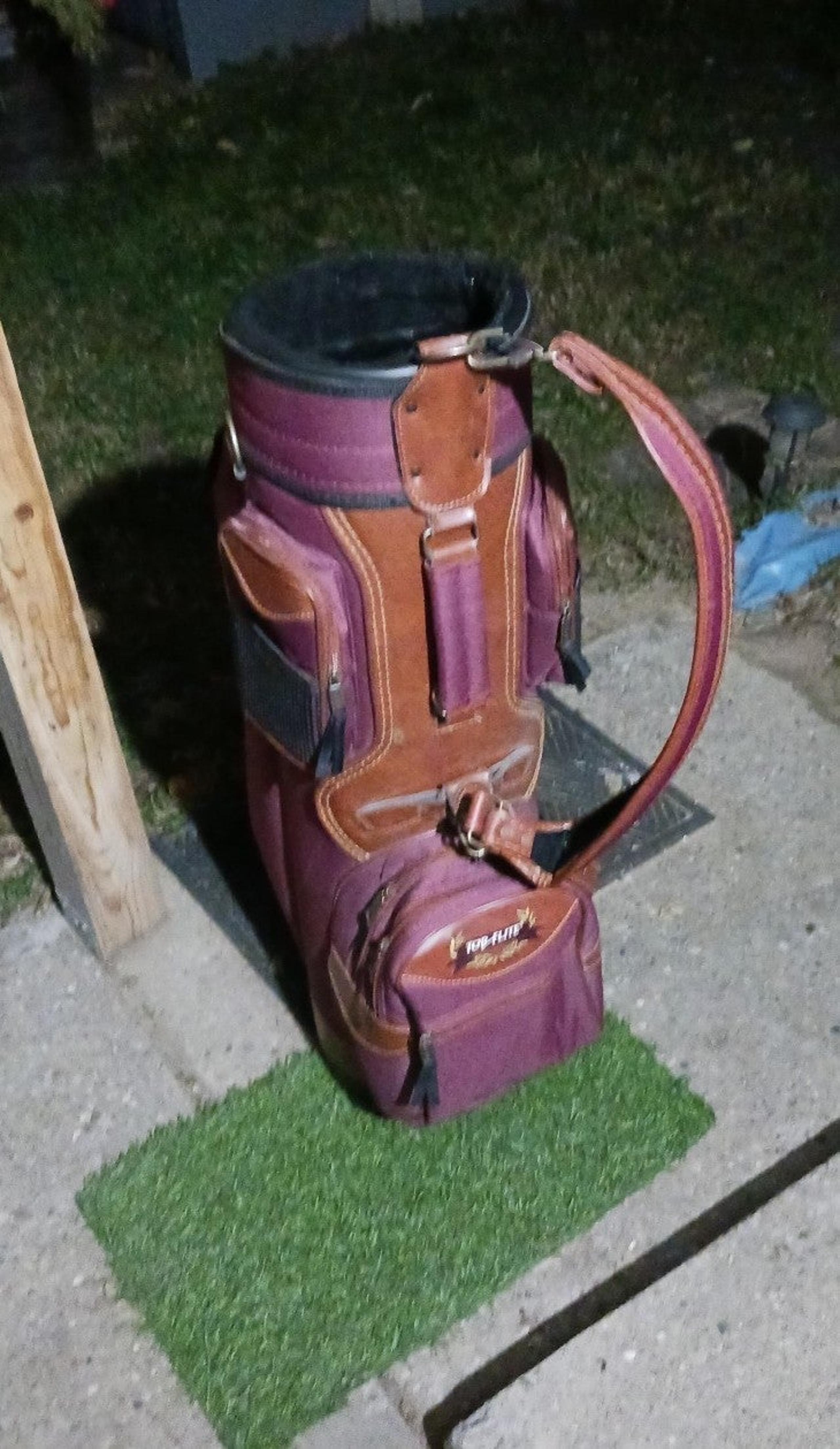 Top Flite Cart Bag, 6 Way, Maroon/Brown. Bag is in Good Condition.