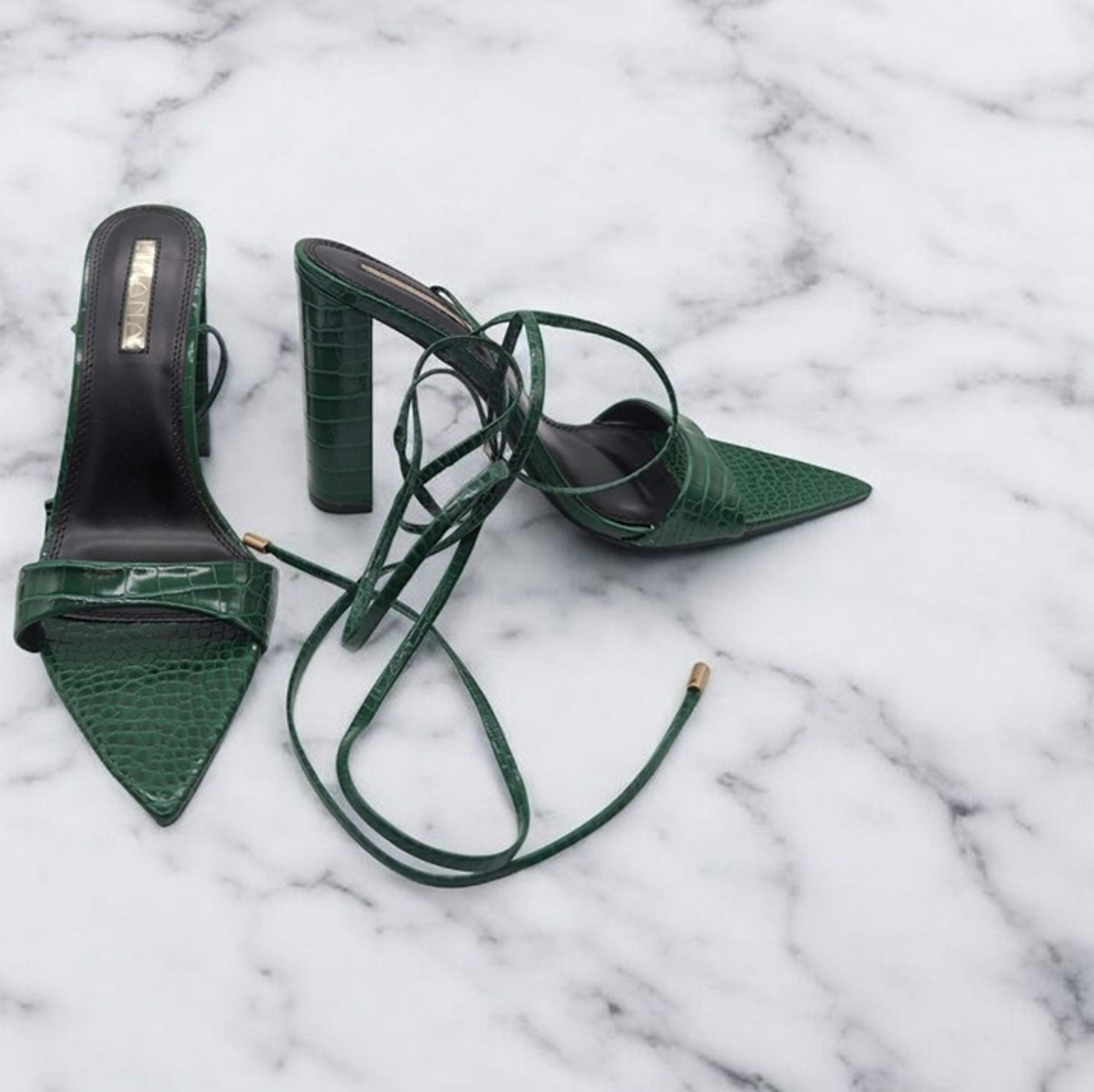 Elegant Green Stiletto Heel Wrap Roman Style Sz 11 Liliana Crocodile Print