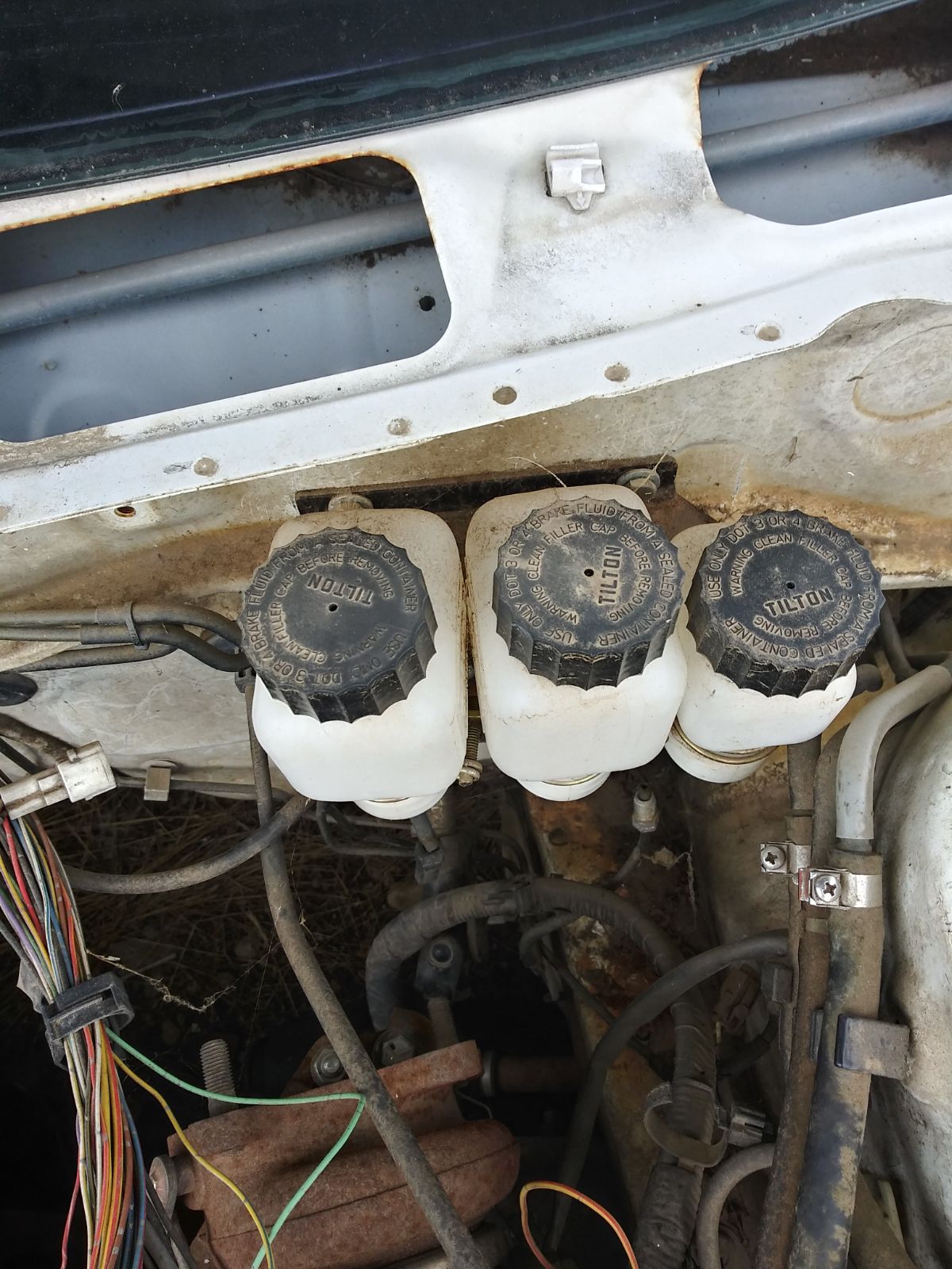 Tilton hydraulic resivore