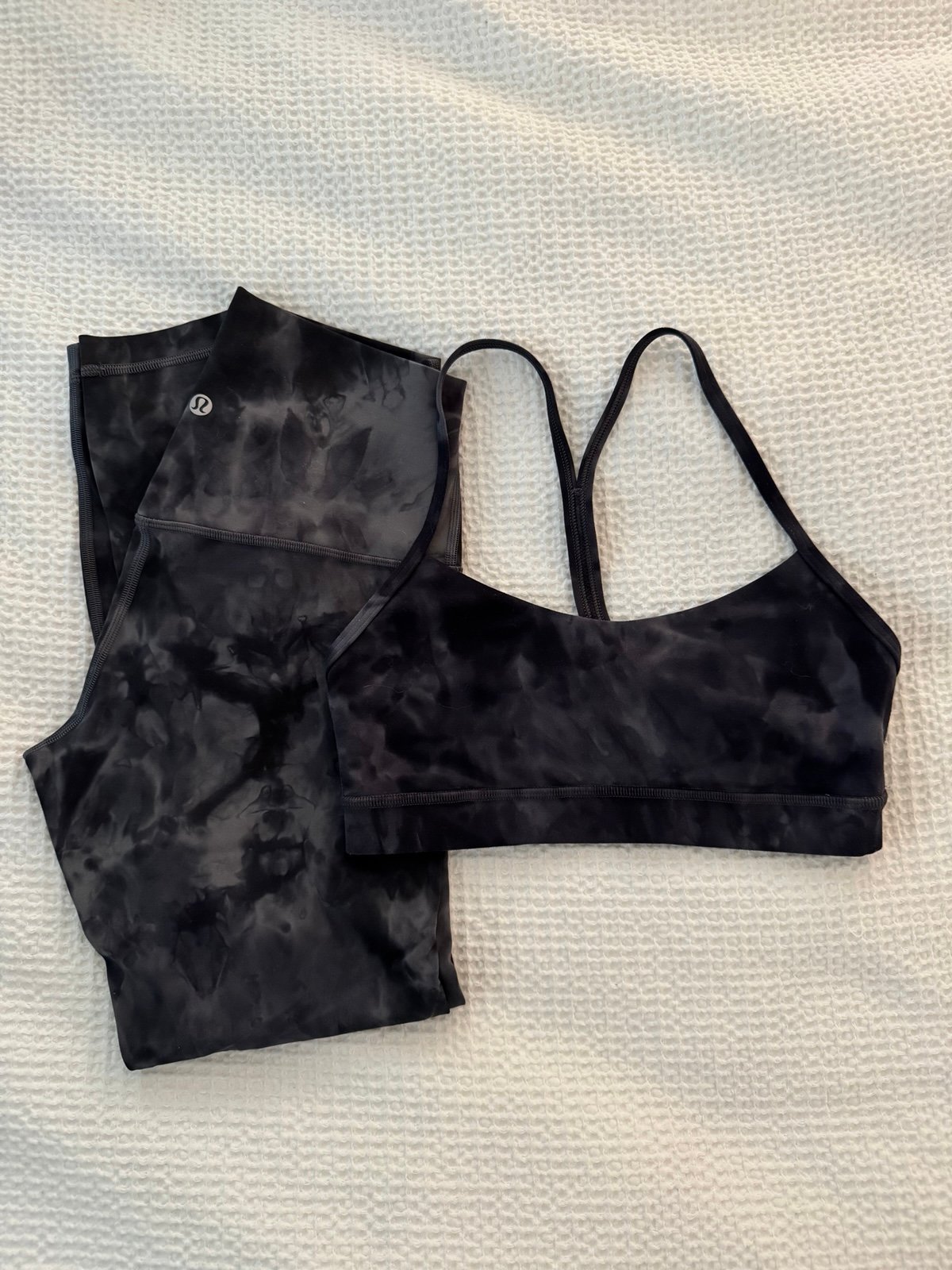 Lululemon diamond dye align leggings and flow y bra size 6