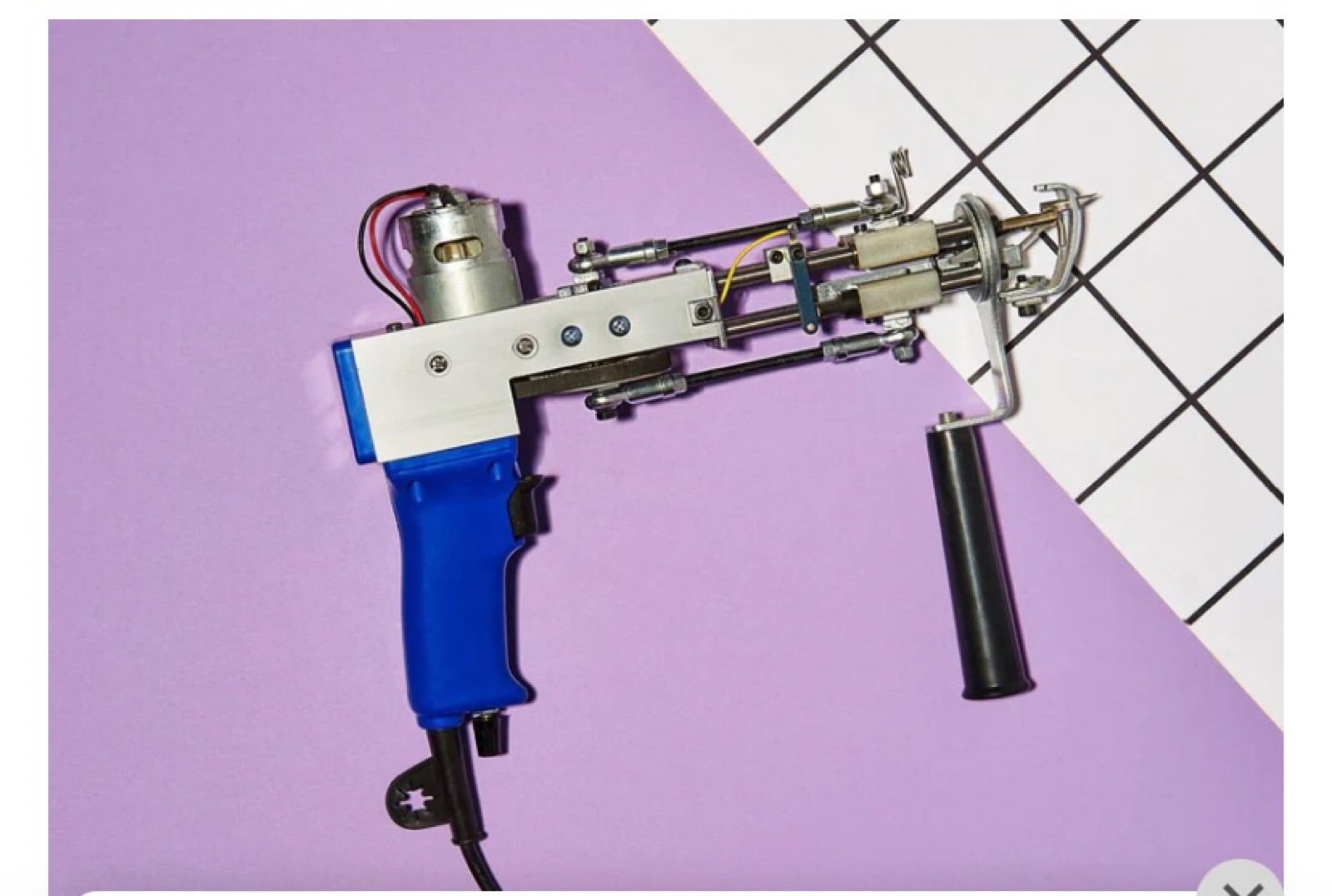 Electric carpet tufting gun