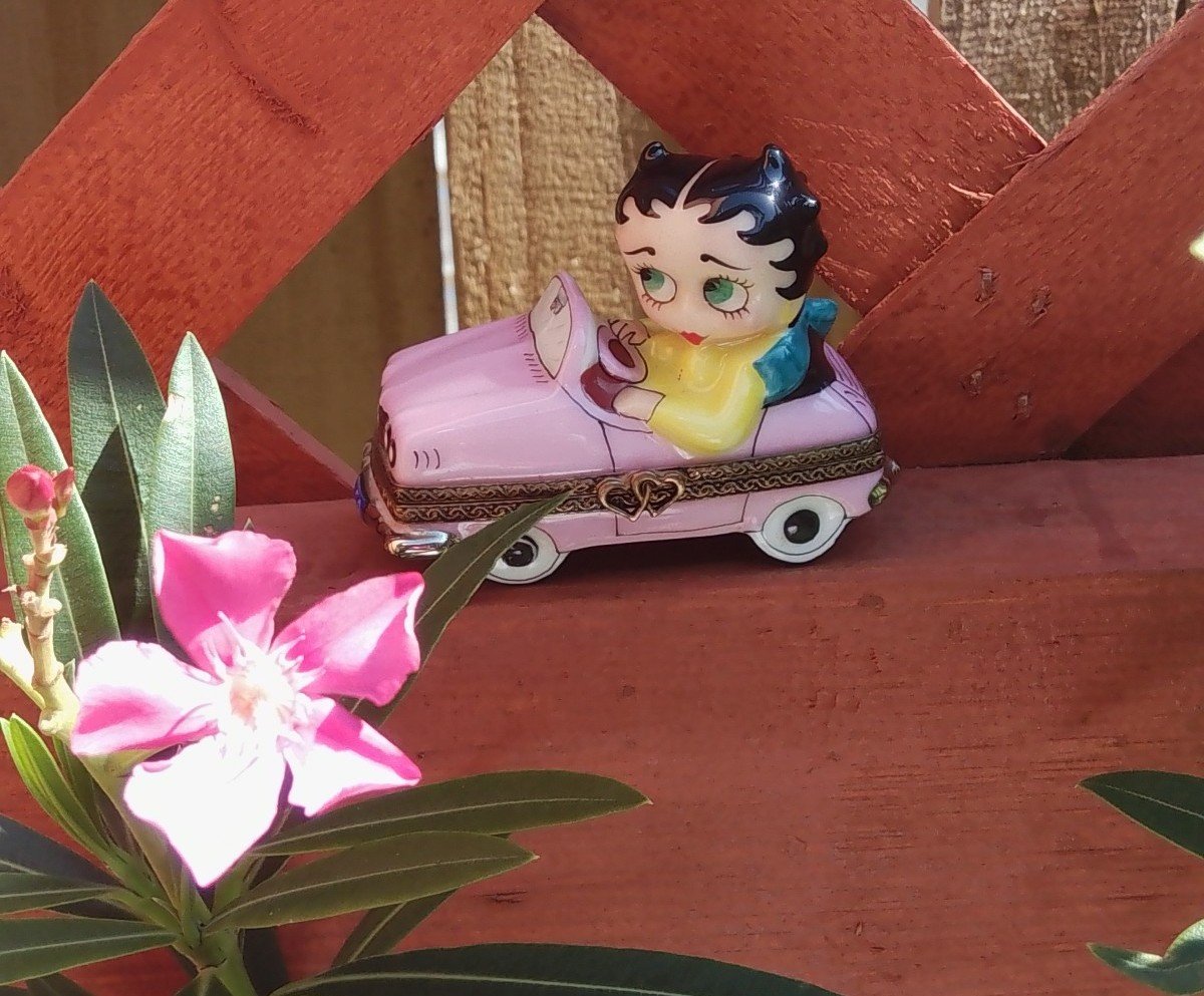 Vintage Rare Limoges Collector Trinket Box Betty Boop Sunday Drive Porcelain