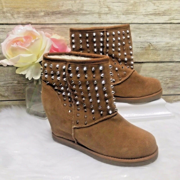 Zigi Girl Kick It Hard Brown Suede Leather Sz 9 Hidden Wedge Studded Ankle Boots