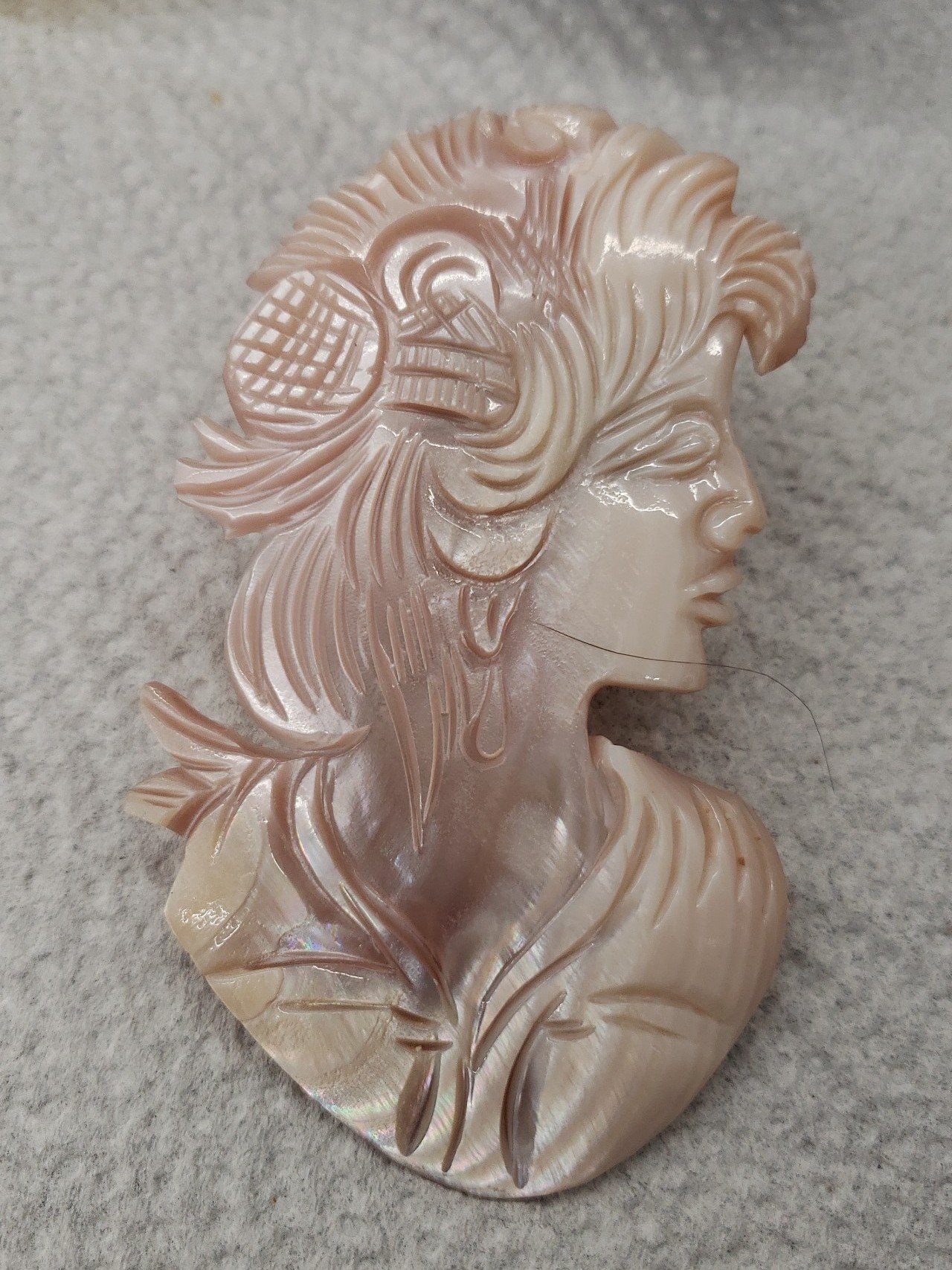 Vintage CAMEO Carved Bari USA Cameo Clip