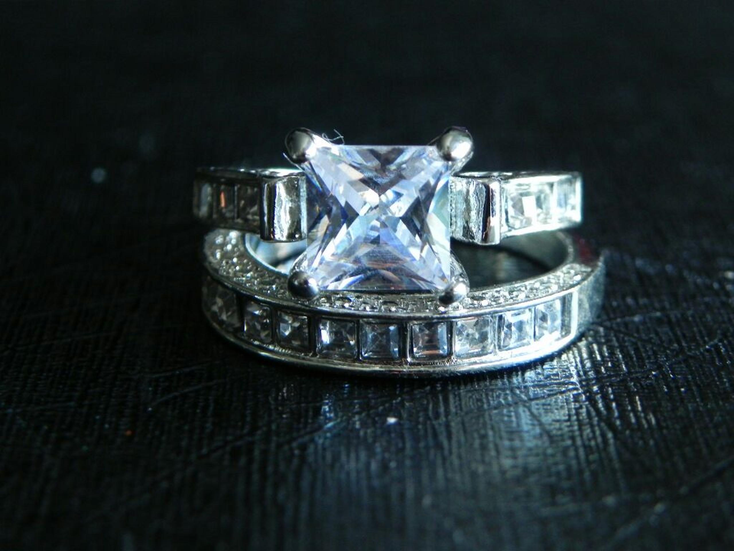 White Zircon Princess Cut Ring Set
