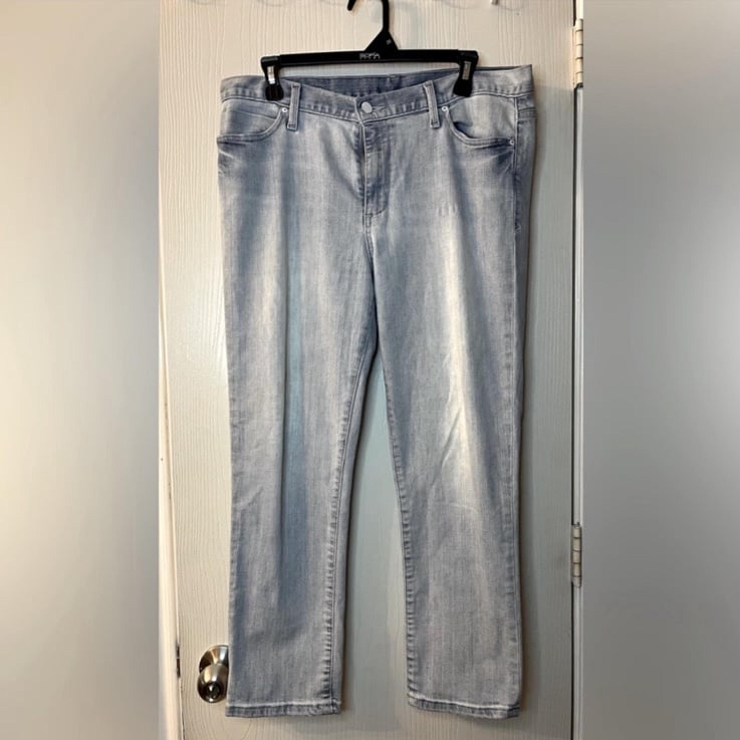 Calvin Klein Light Blue Cropped Boyfriend Jeans -Size 29
