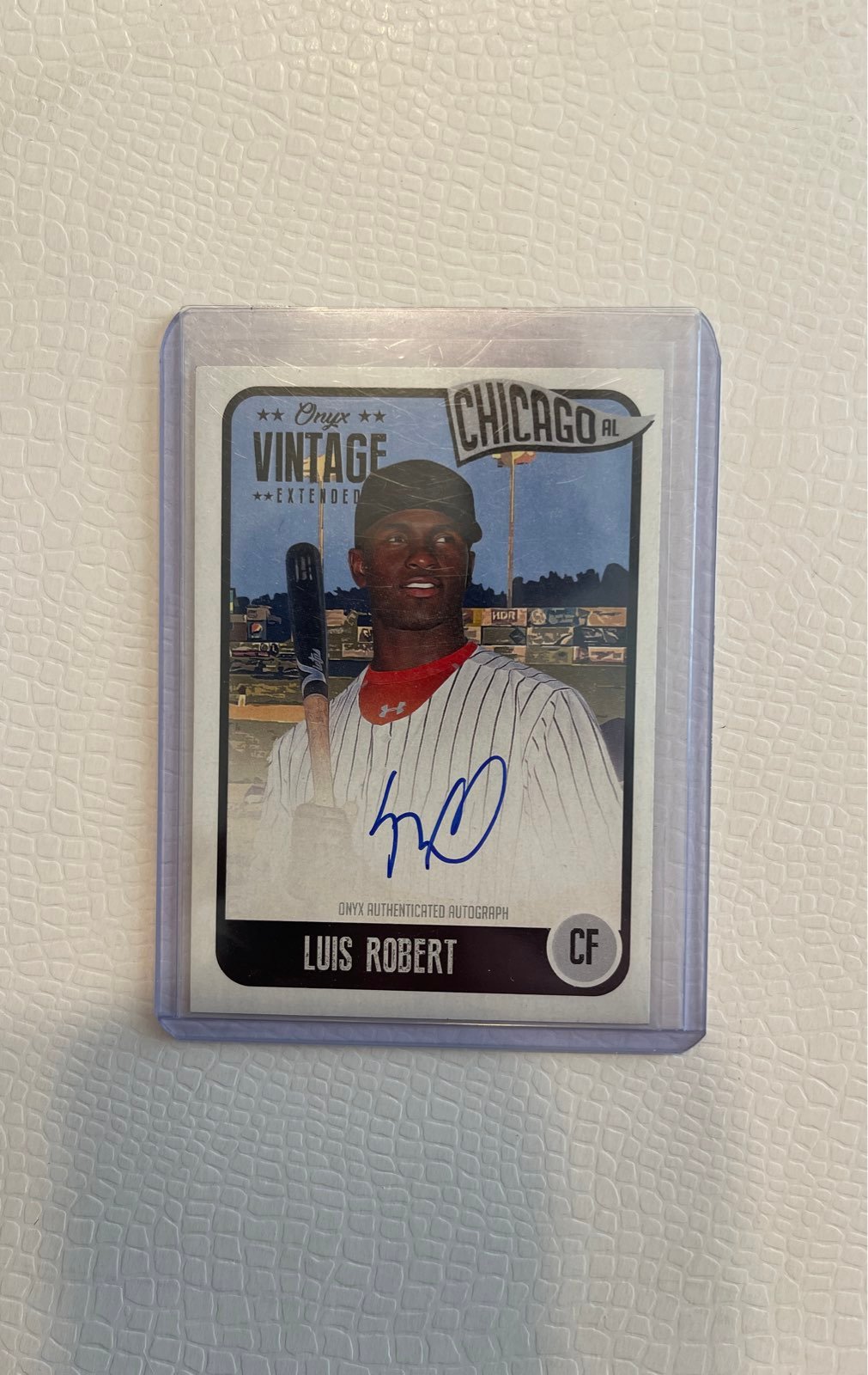 Luis Robert Signed Onyx Vintage Card