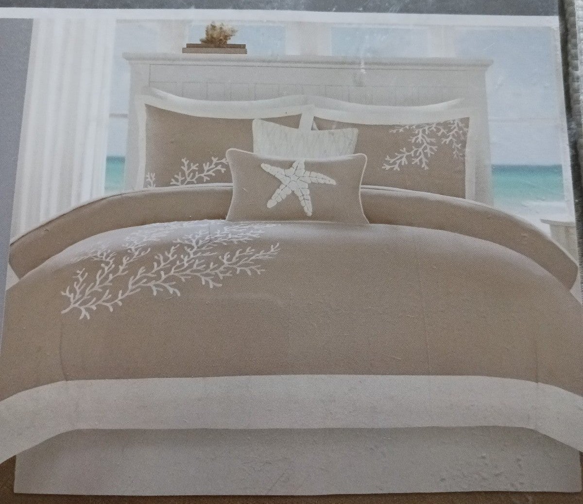 King/California King Duvet Cover, 2 shams and 2 decorative pillows.