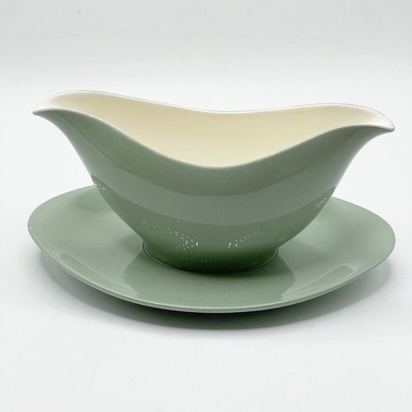 Wedgwood Vintage Barlaston Green Cream Gravy Sauce Boat Attached Under Plate